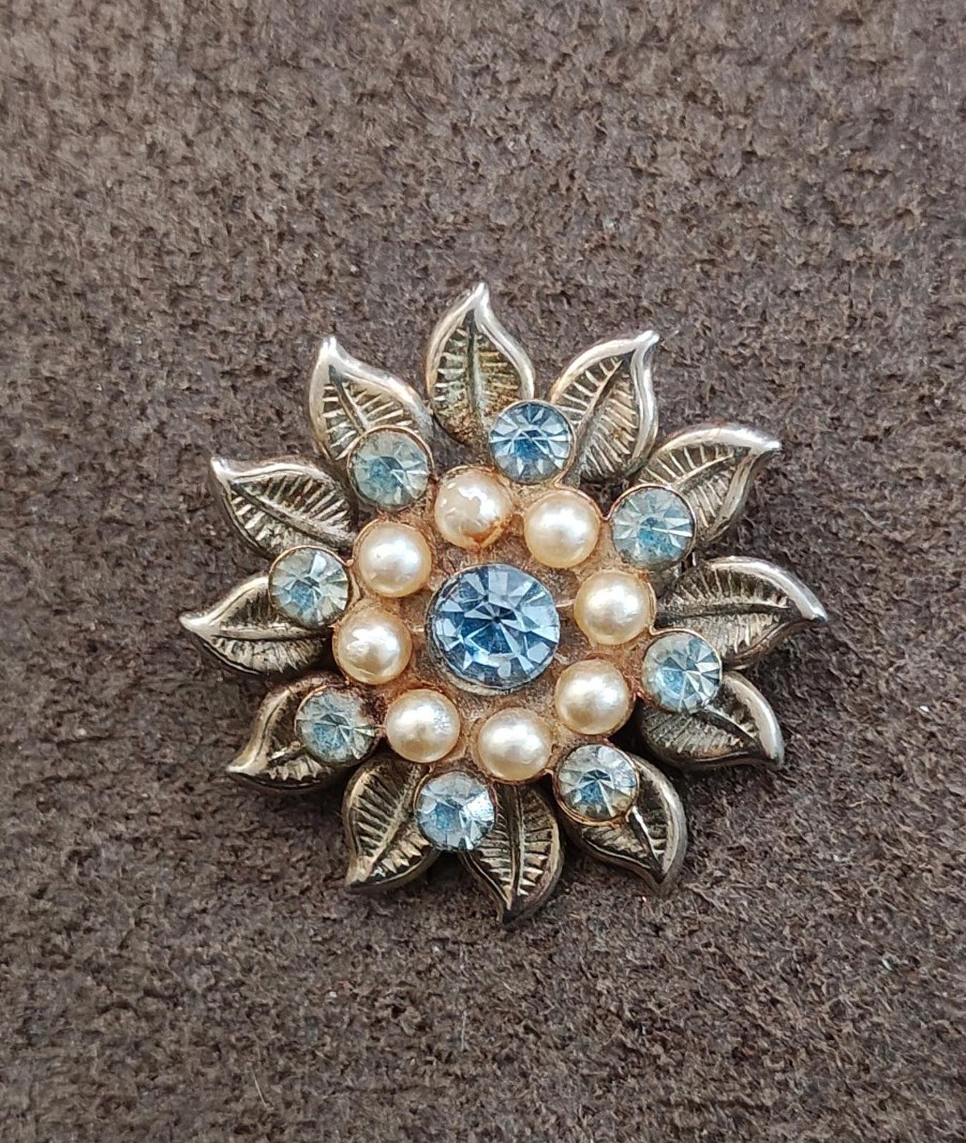 1950s Vintage Silver Tone Flower With Blue Rhinestones And Faux Pearls Brooch