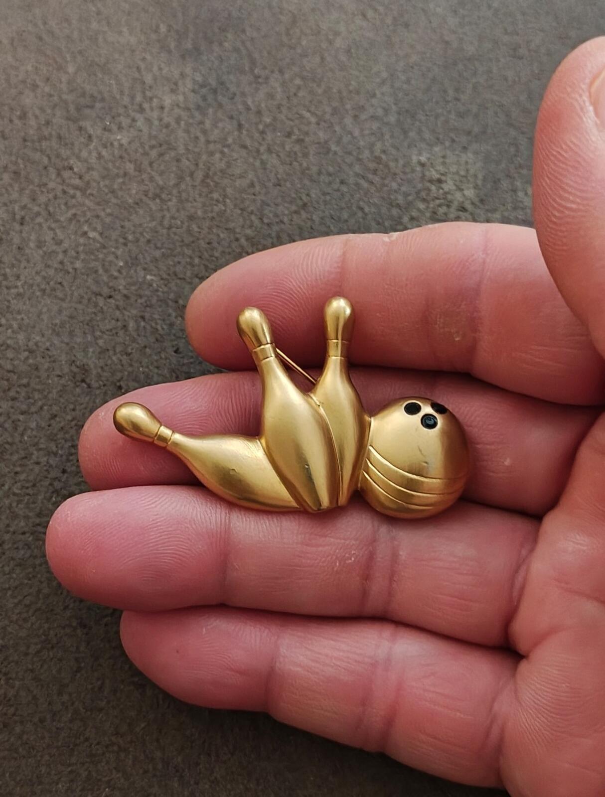 1996 Avon Matte Gold Tone Finish "My Favorite Hobby" Bowling Pin & Ball Brooch