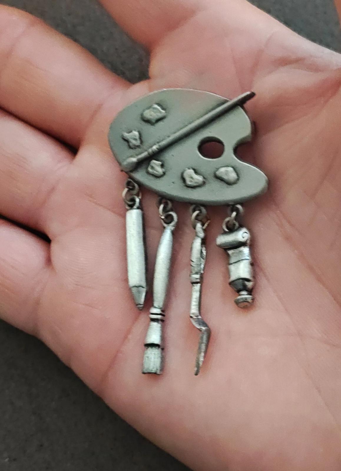 1980s Signed J.J. (Jonette Jewelry) Artist Palette Pewter Dangle Brooch