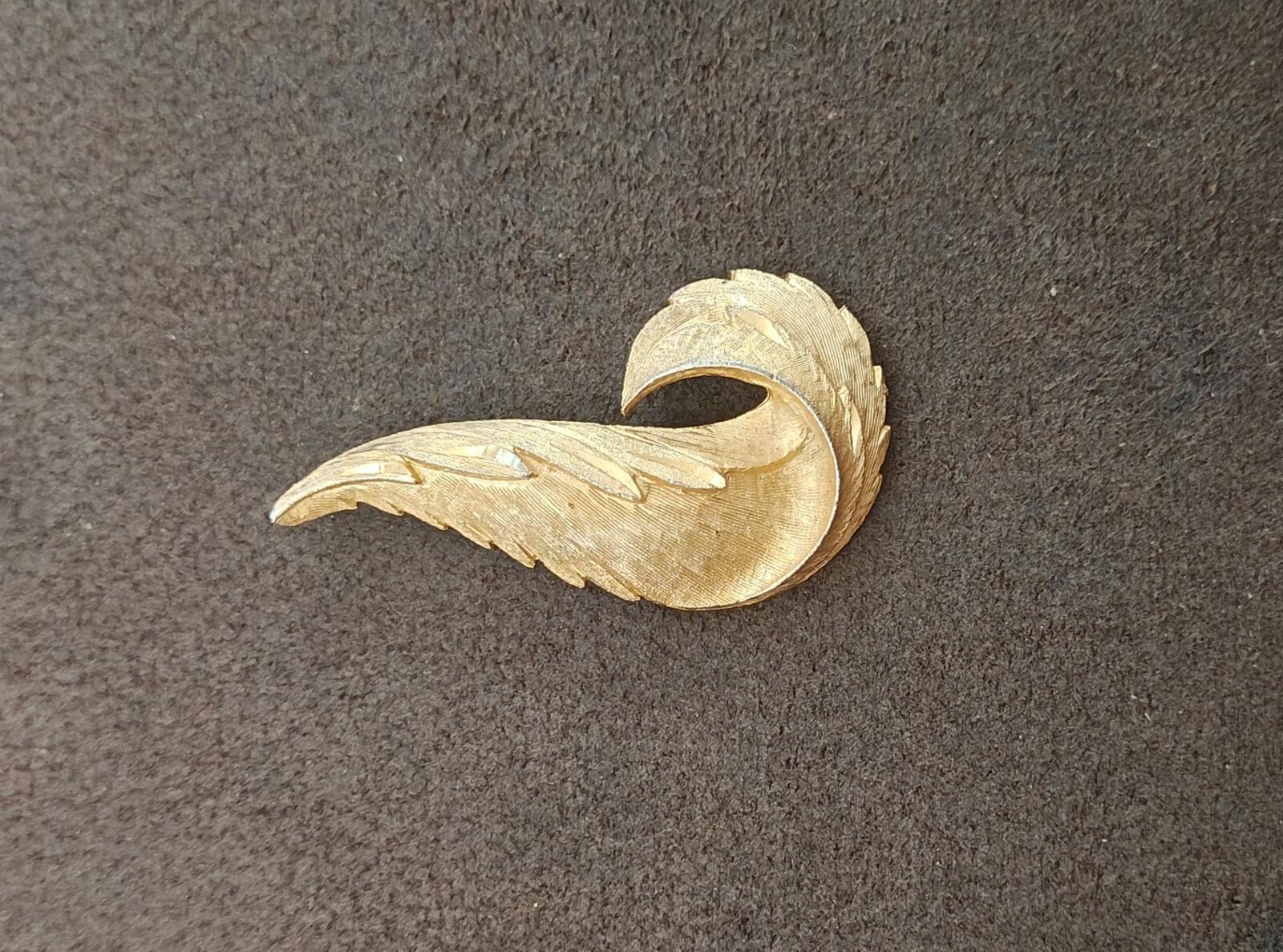 1960s Gold Tone Textured Feather Swirl Brooch
