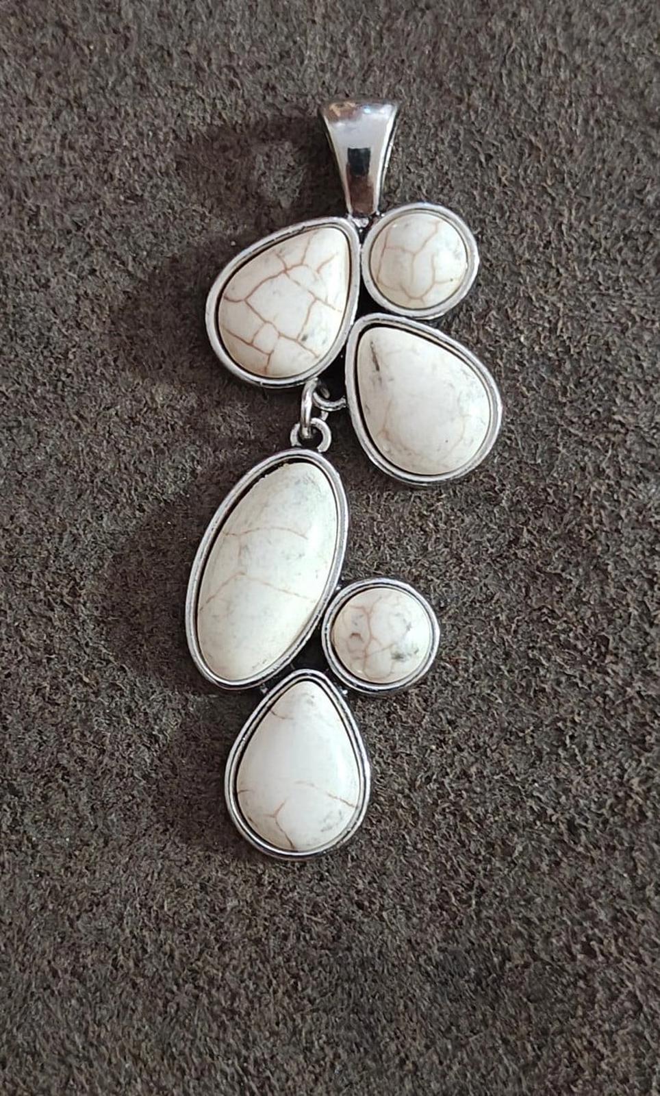 1990s Vintage Natural Howlite Gemstones Silver Tone Dangle Pendant