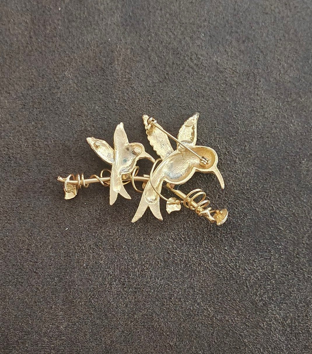 1970s/1980s Double Hummingbird Gold Tone & Green Enamel Brooch Pin.