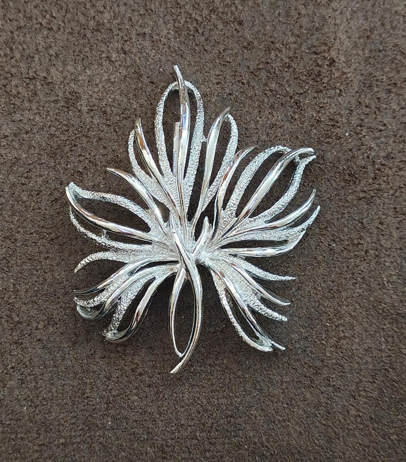 1980s Frosted Silver Tone Leaf Pin/Brooch