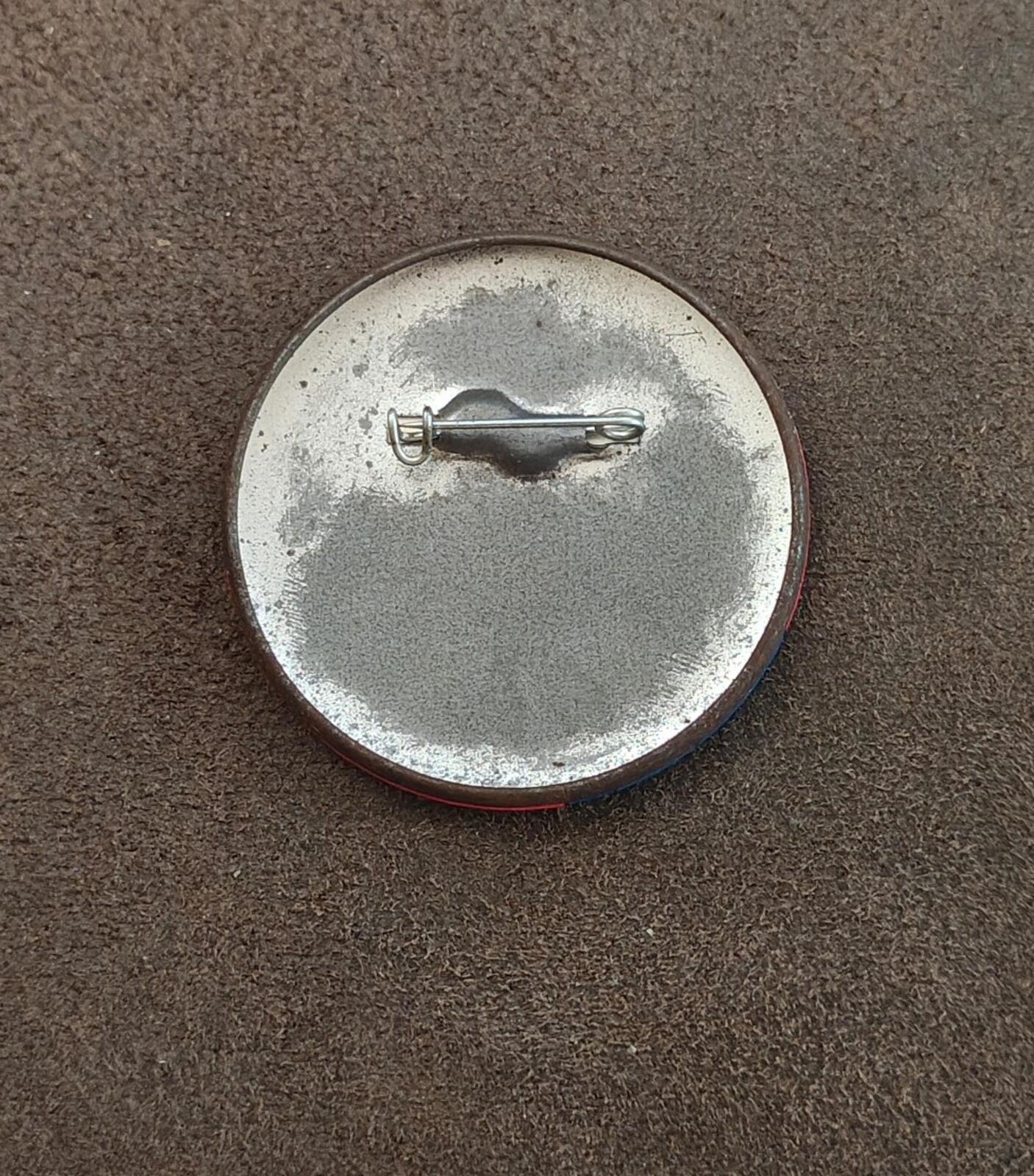 1990 Holiday Inn Promotional Button Pin Featuring Porky Pig From Looney Tunes
