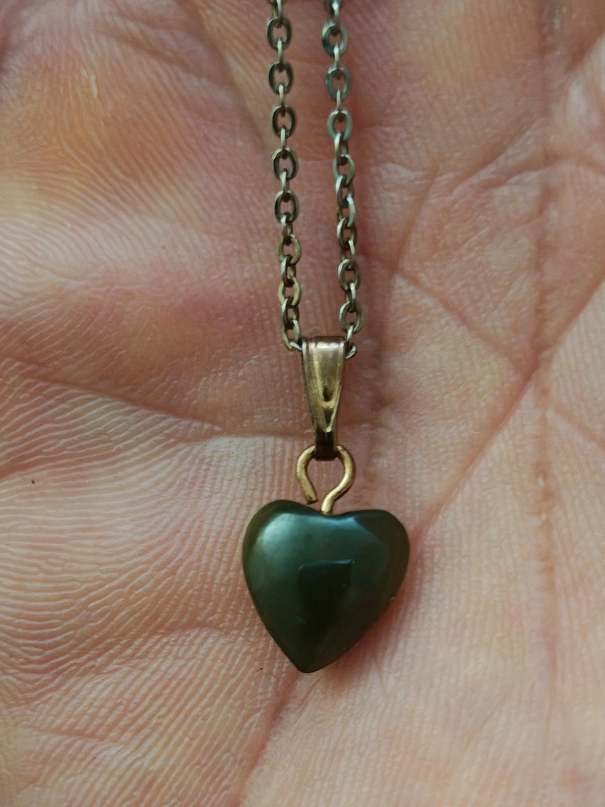 1980's Jade Like Heart Shaped Stone Pendant Necklace