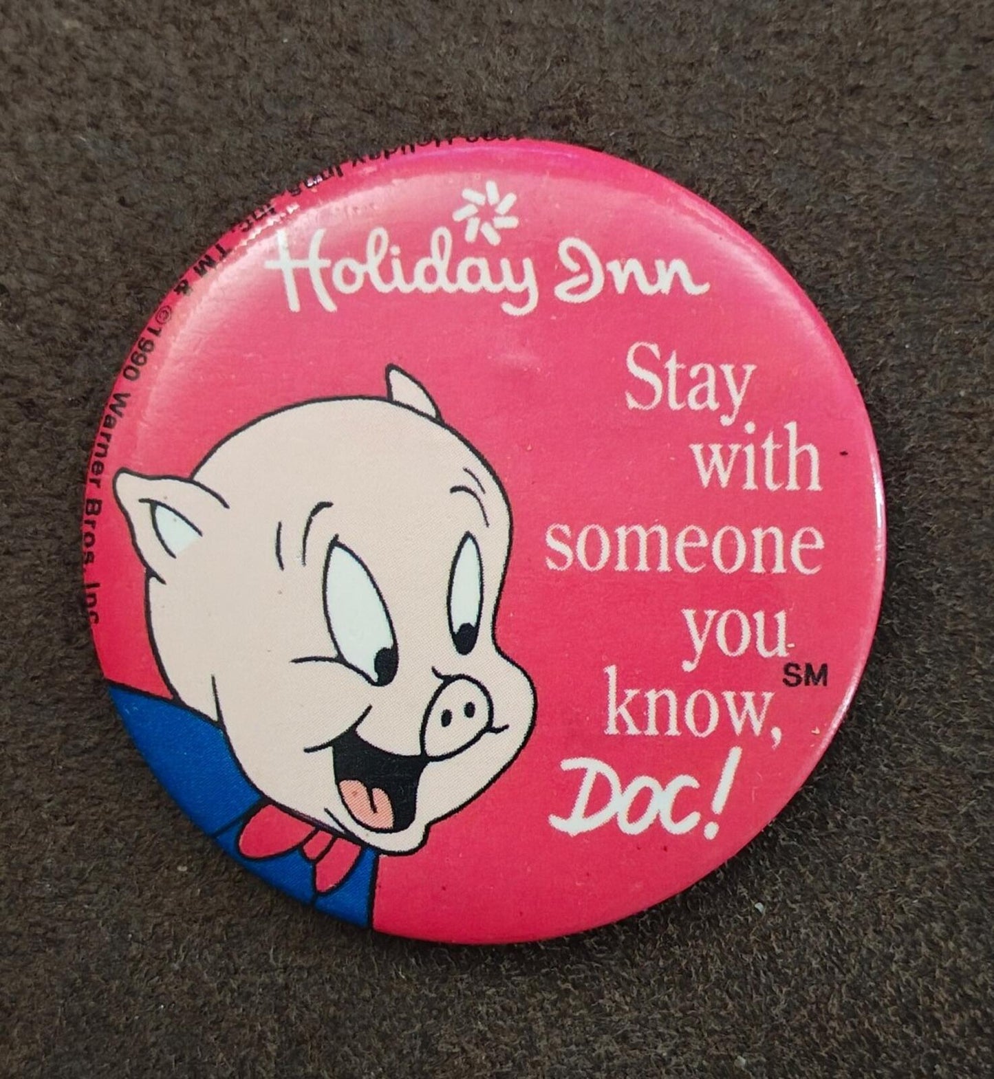 1990 Holiday Inn Promotional Button Pin Featuring Porky Pig From Looney Tunes