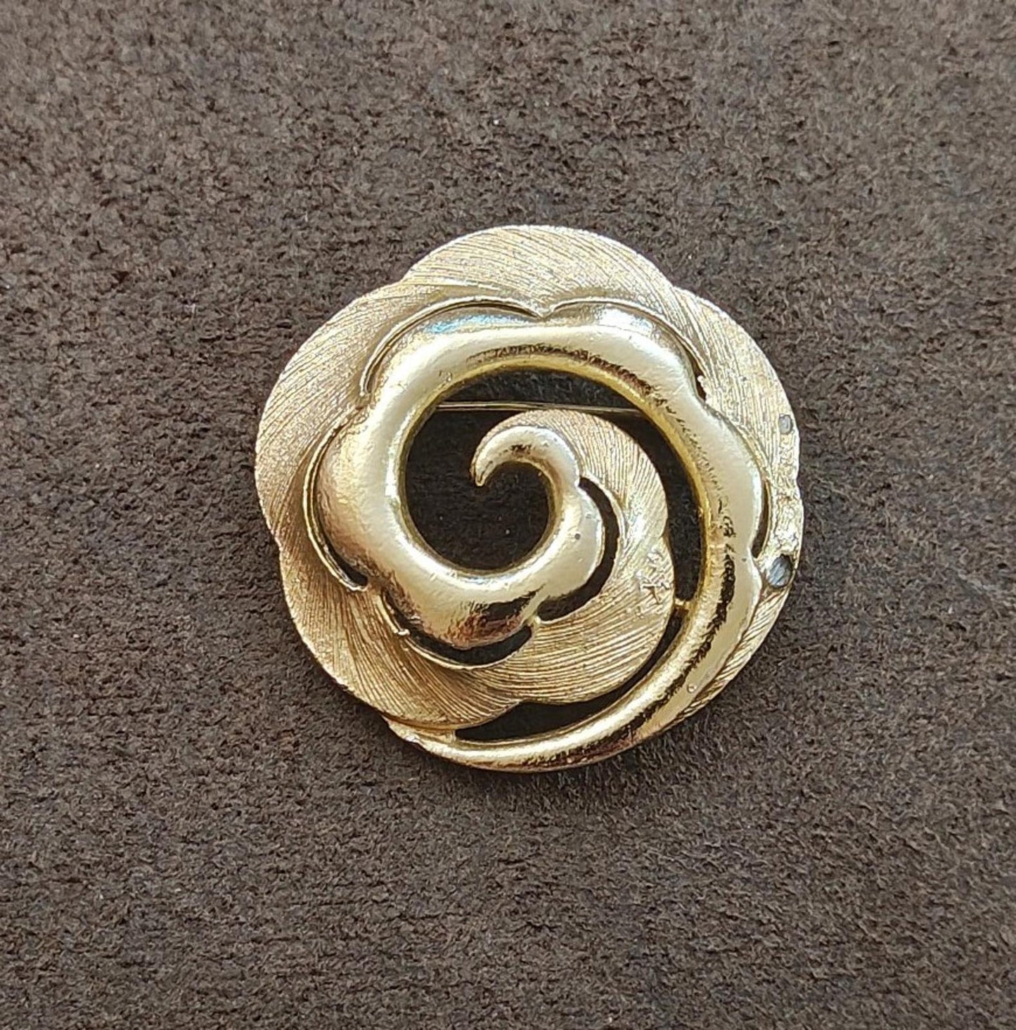 1980s Gold Tone Textured Swirl Flower Design Brooch