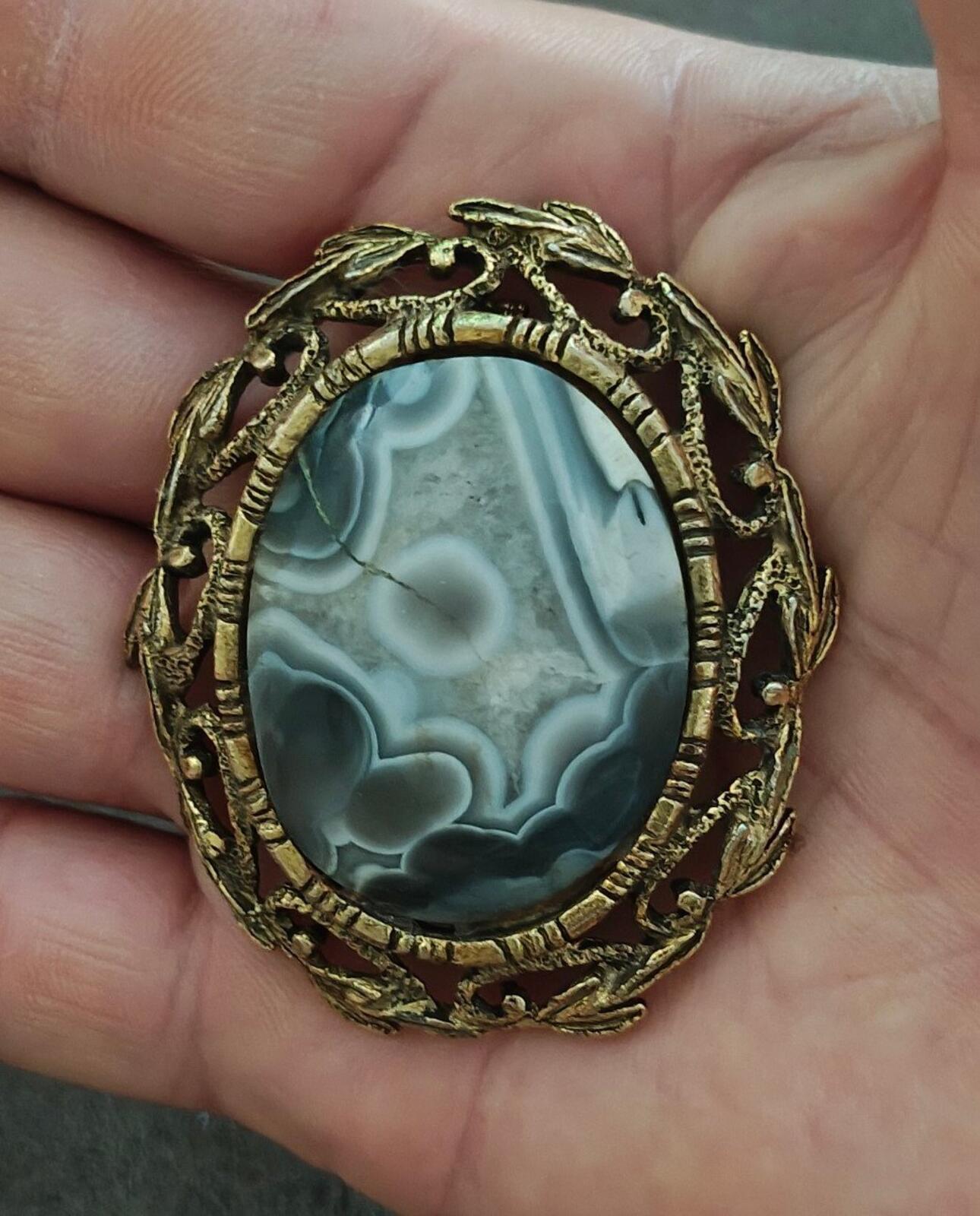 Vintage Framed Agate Cabochon Goldtone Pendant