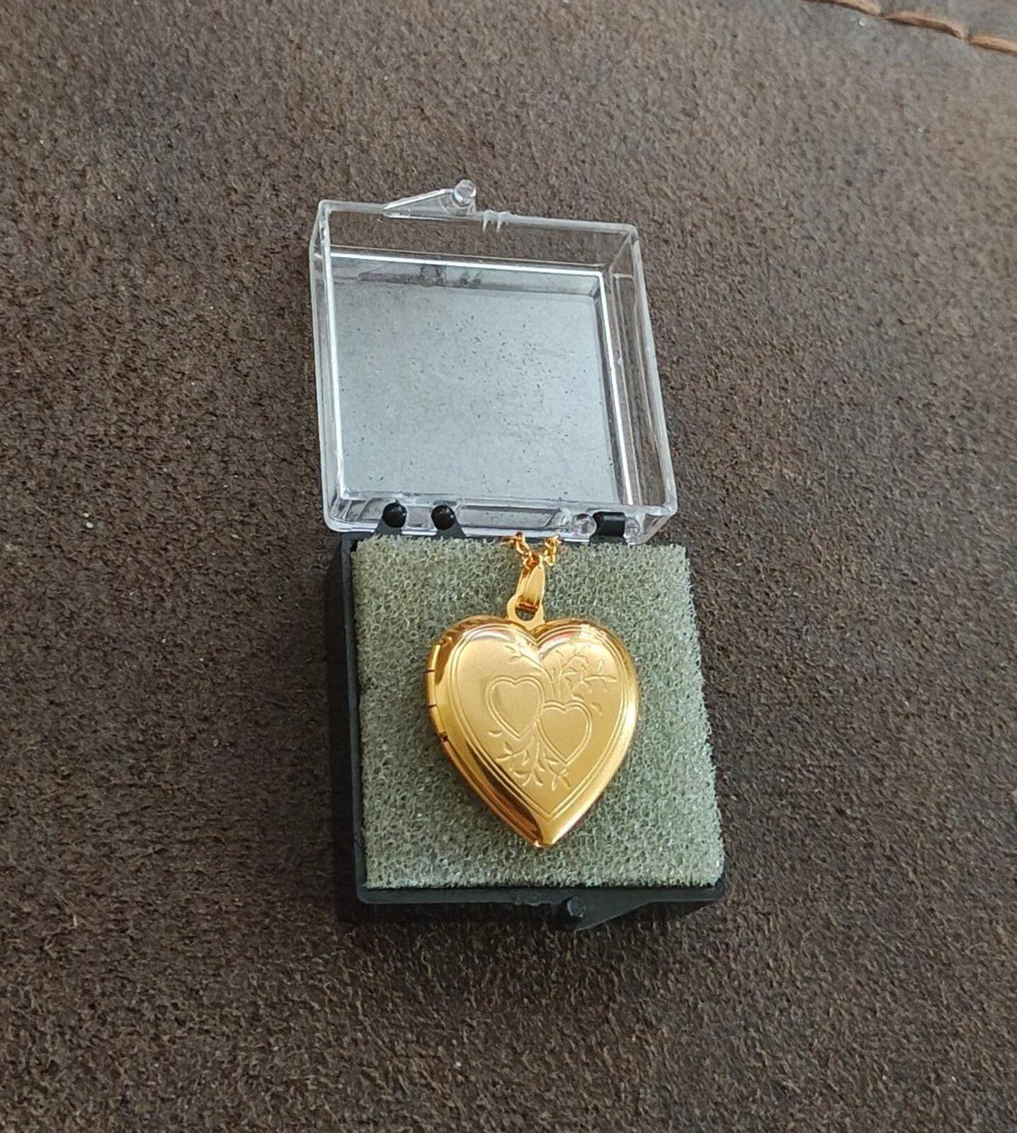 1970s/80s Gold Tone Double Heart Locket Necklace