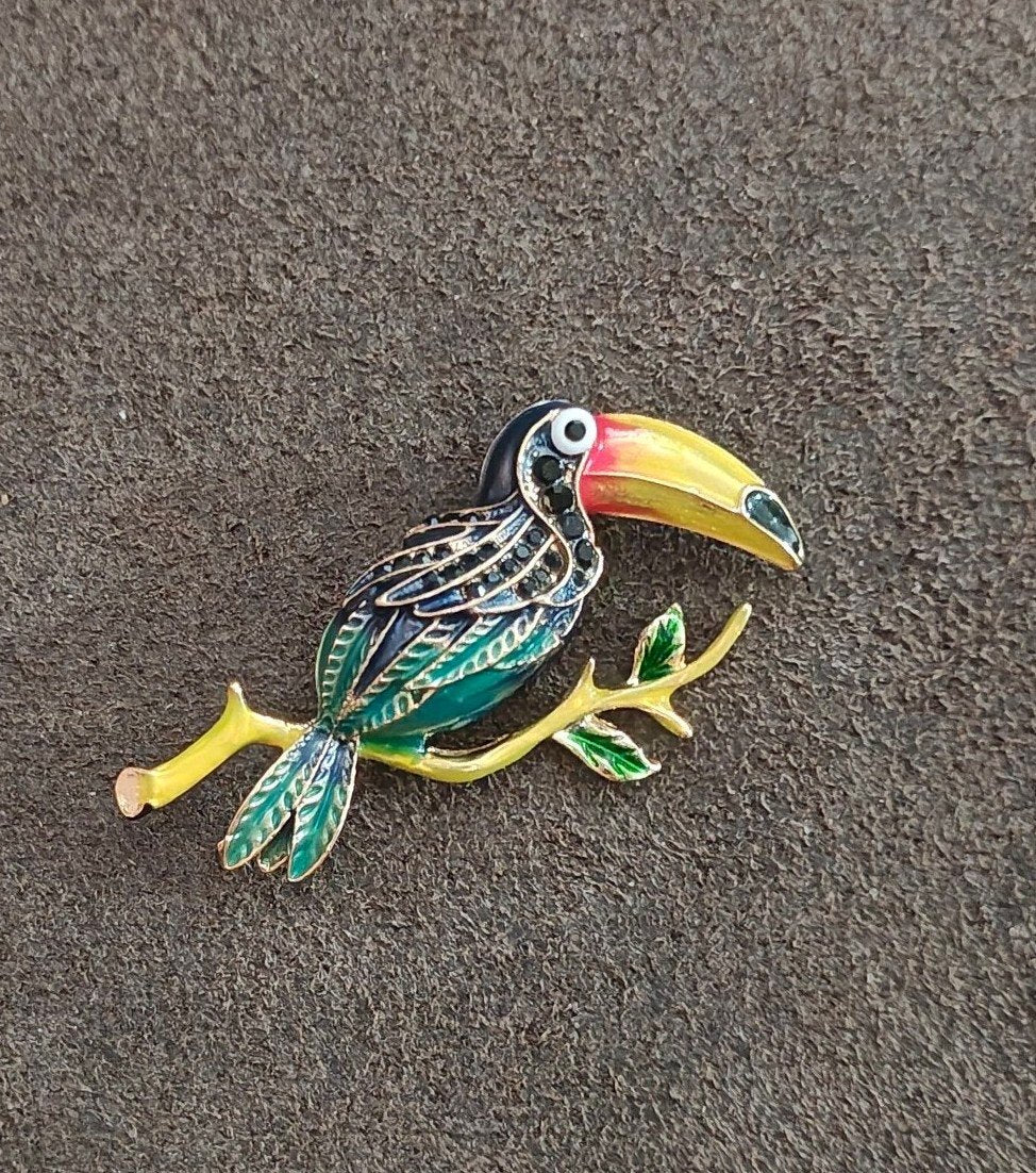 Vintage Style Gold Tone Enamel Toucan Bird Statement Brooch Pin