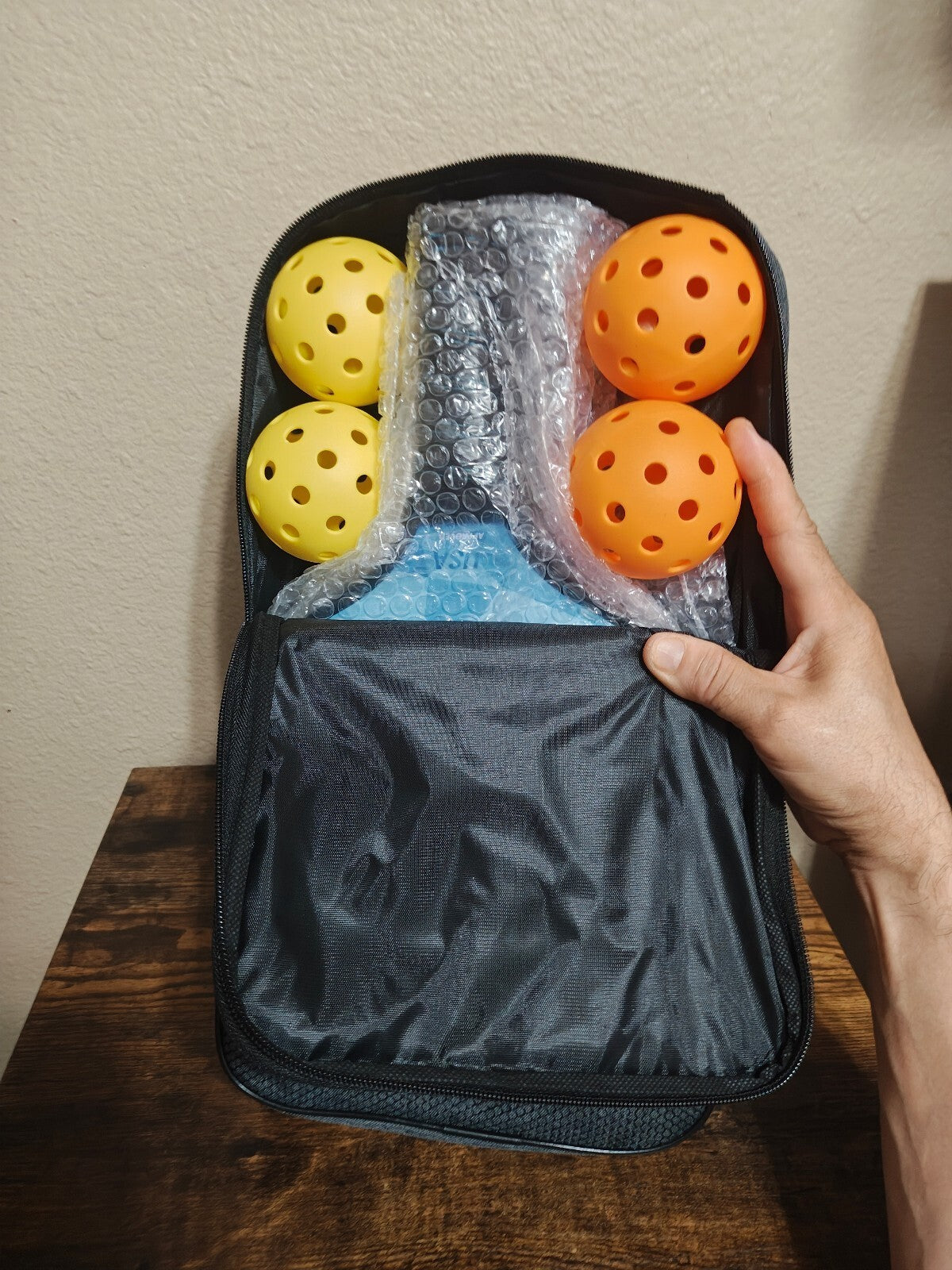 Journeyman Pickleball Set, 2 Paddles, 4 Balls, Carrying Case New With Travel Bag
