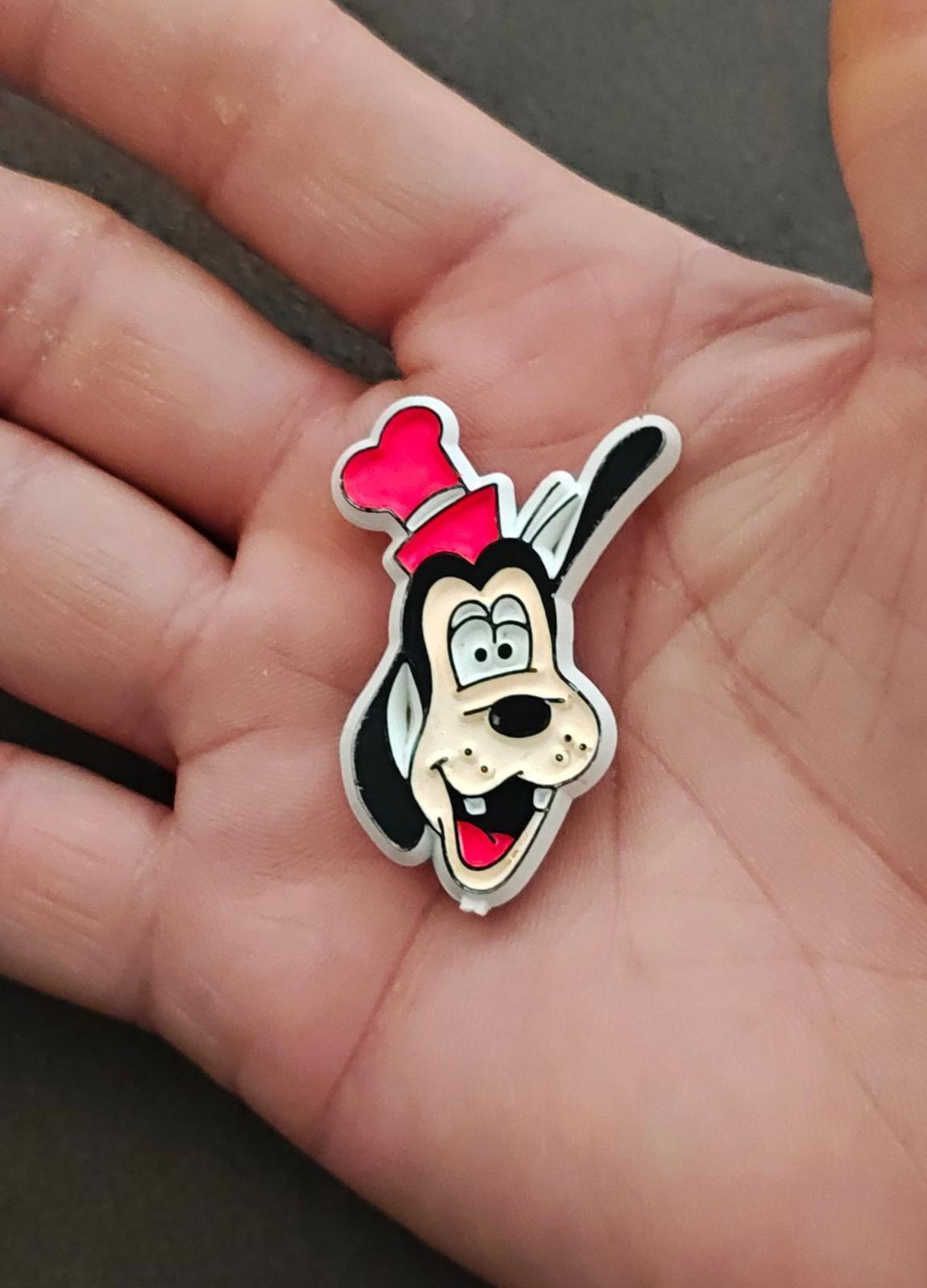 1970s/80s Rare Walt Disney Productions Goofy Plastic Pin