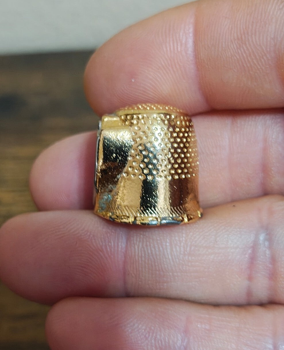 1960s New York "Empire State" Building Gold Tone Enamel Crest Souvenir Thimble