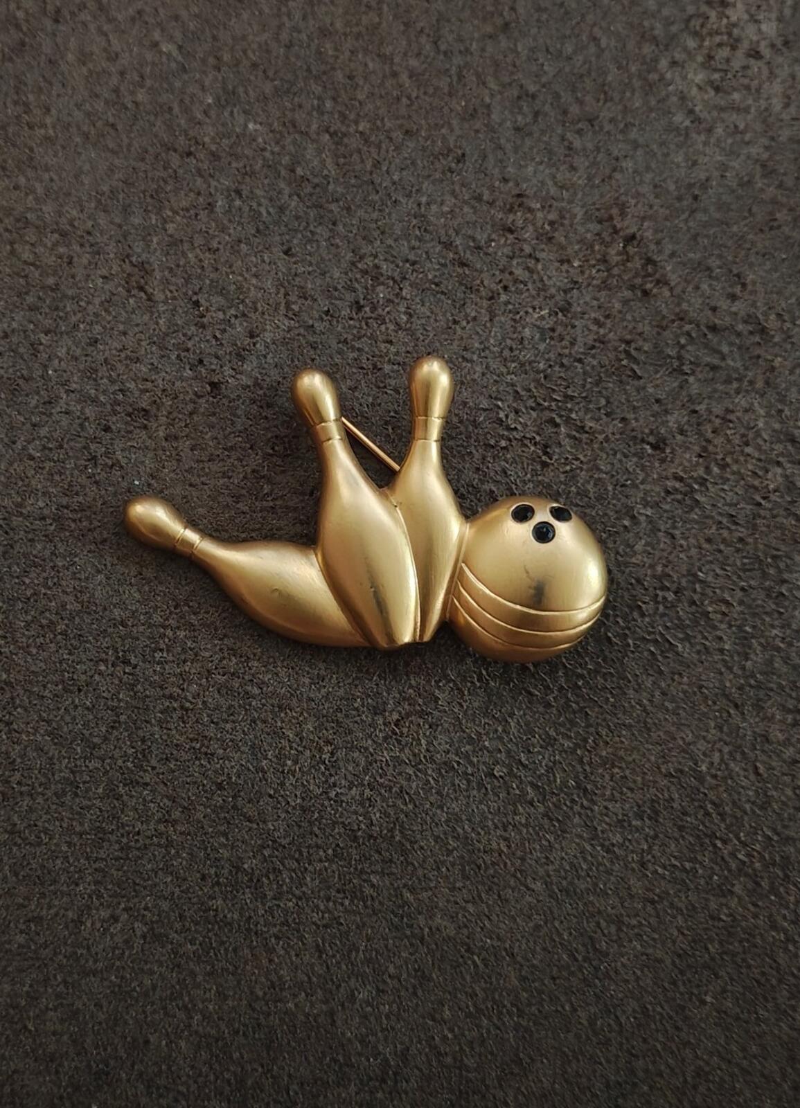 1996 Avon Matte Gold Tone Finish "My Favorite Hobby" Bowling Pin & Ball Brooch