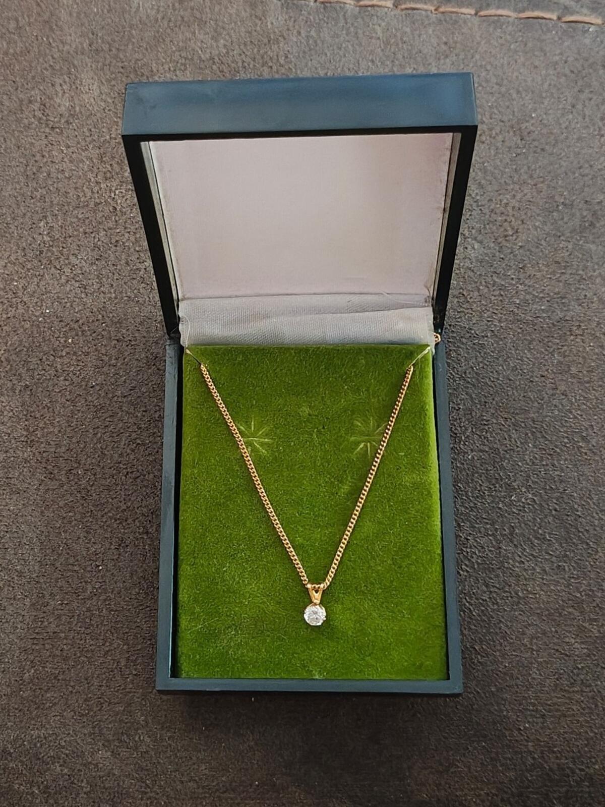 1980s Vintage Unsigned Clear Crystal Gold Tone Pendant Necklace