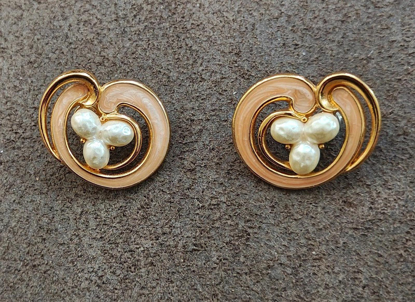 90s Vintage Faux Baroque Pearl Cabochon Cream Enamel Clip On Gold Tone Earrings.
