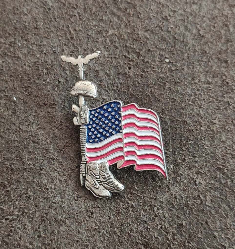 Fallen Soldier Battlefield Cross Pin