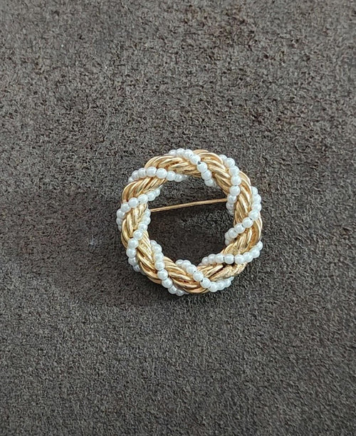 Gold-tone round brooch with twisted rope braid and white faux pearls