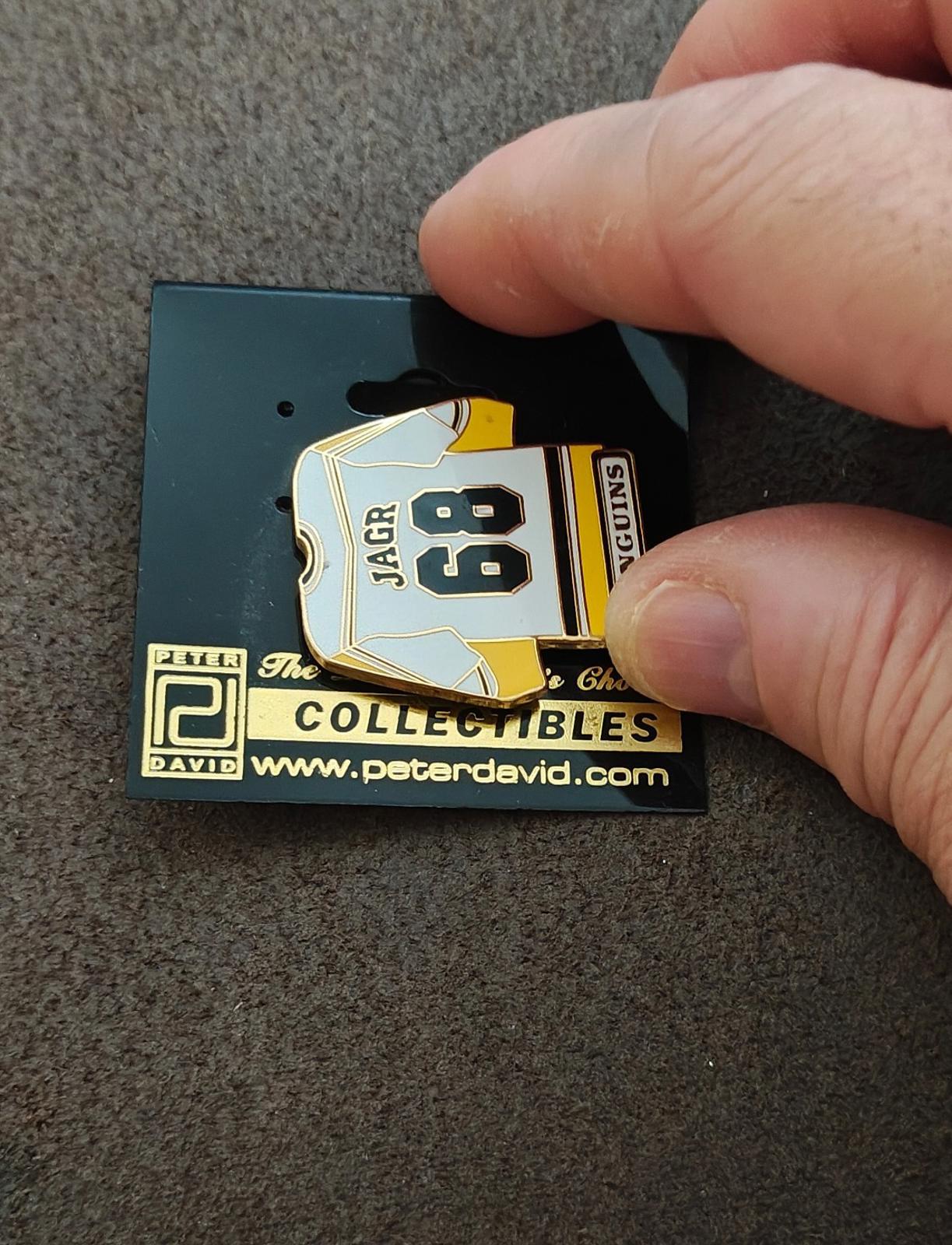 1990s Pittsburgh Penguins Jaromir Jagr #68 Jersey Gold Tone Enamel Pin