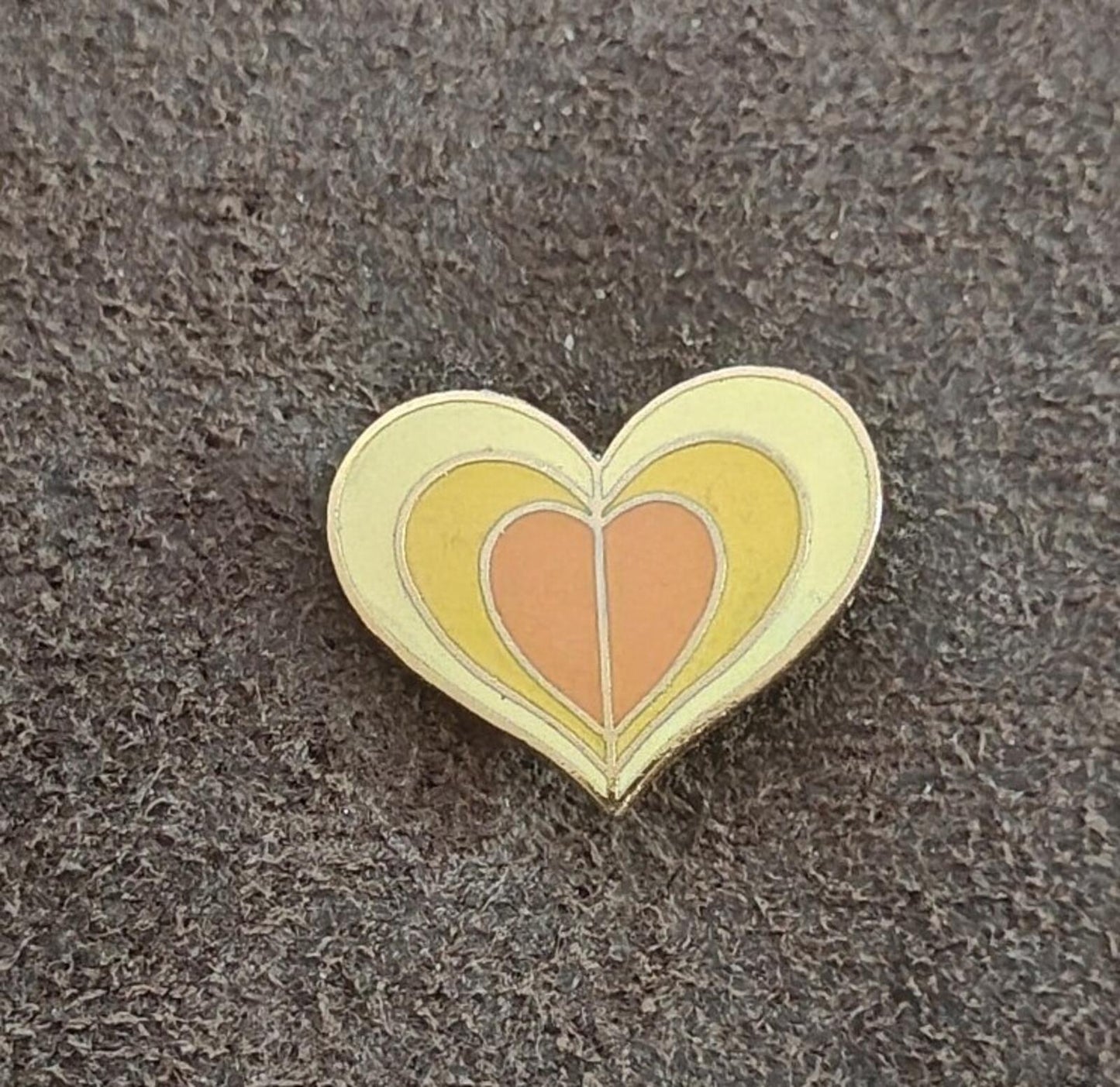 1970s Gold Tone Retro Enamel Heart Pin
