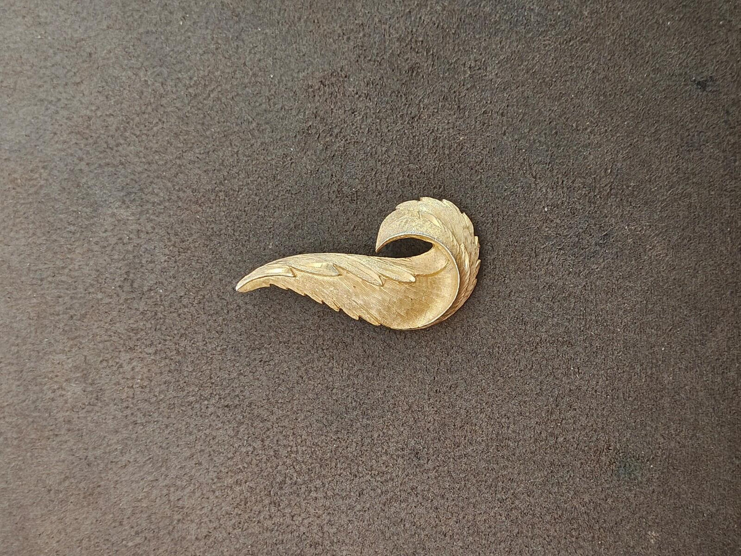 1960s Gold Tone Textured Feather Swirl Brooch