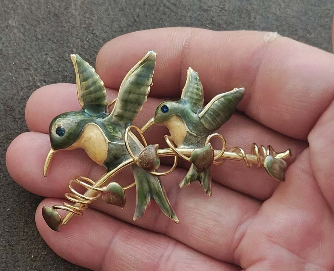 1970s/1980s Double Hummingbird Gold Tone & Green Enamel Brooch Pin.