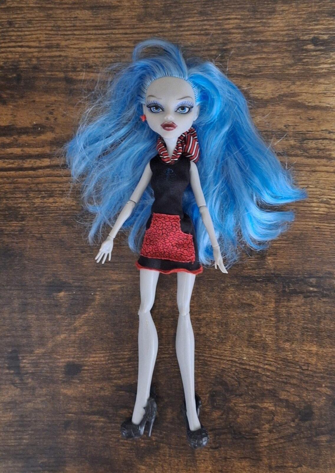 2008 Monster High Ghoulia Yelps Zombie Doll With Red & Black Outfit.