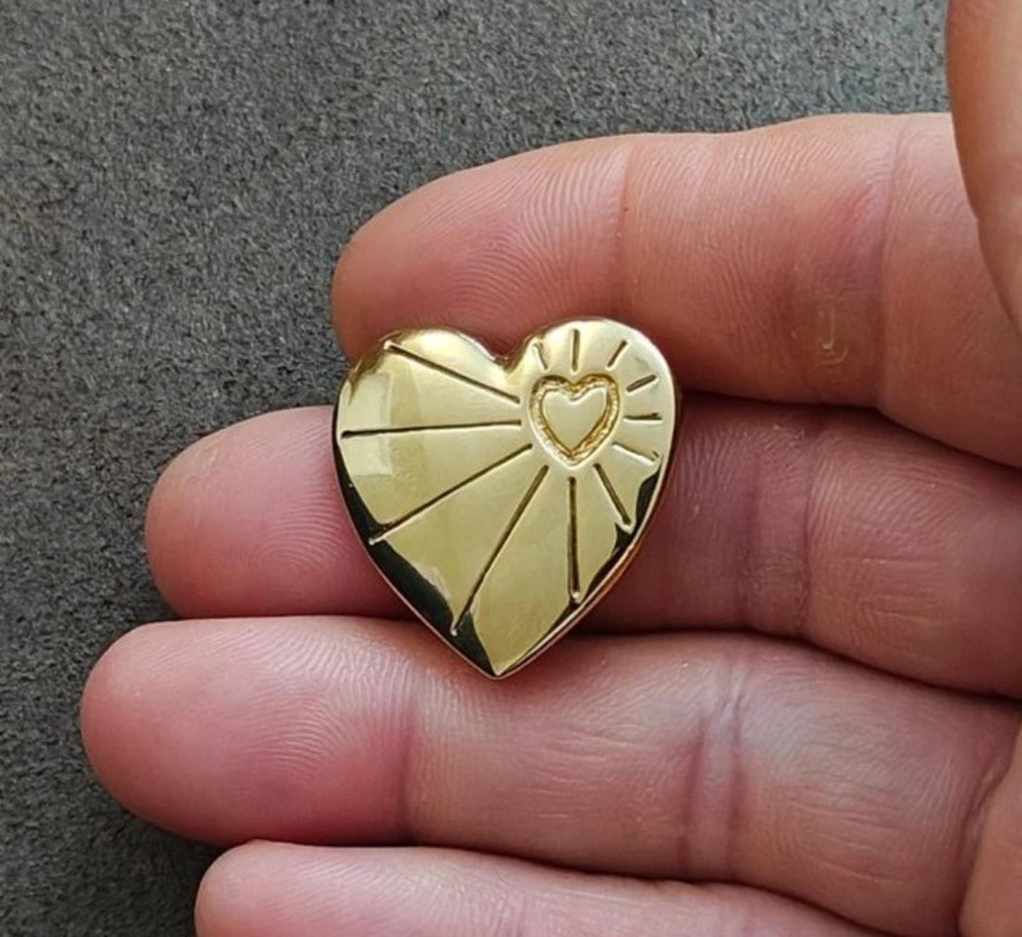 1990s Collectible Variety Club Gold Tone 3D Heart Pin/Brooch