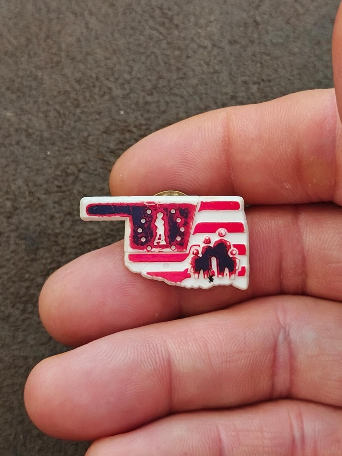 1980s Oklahoma State Map Plastic Pin