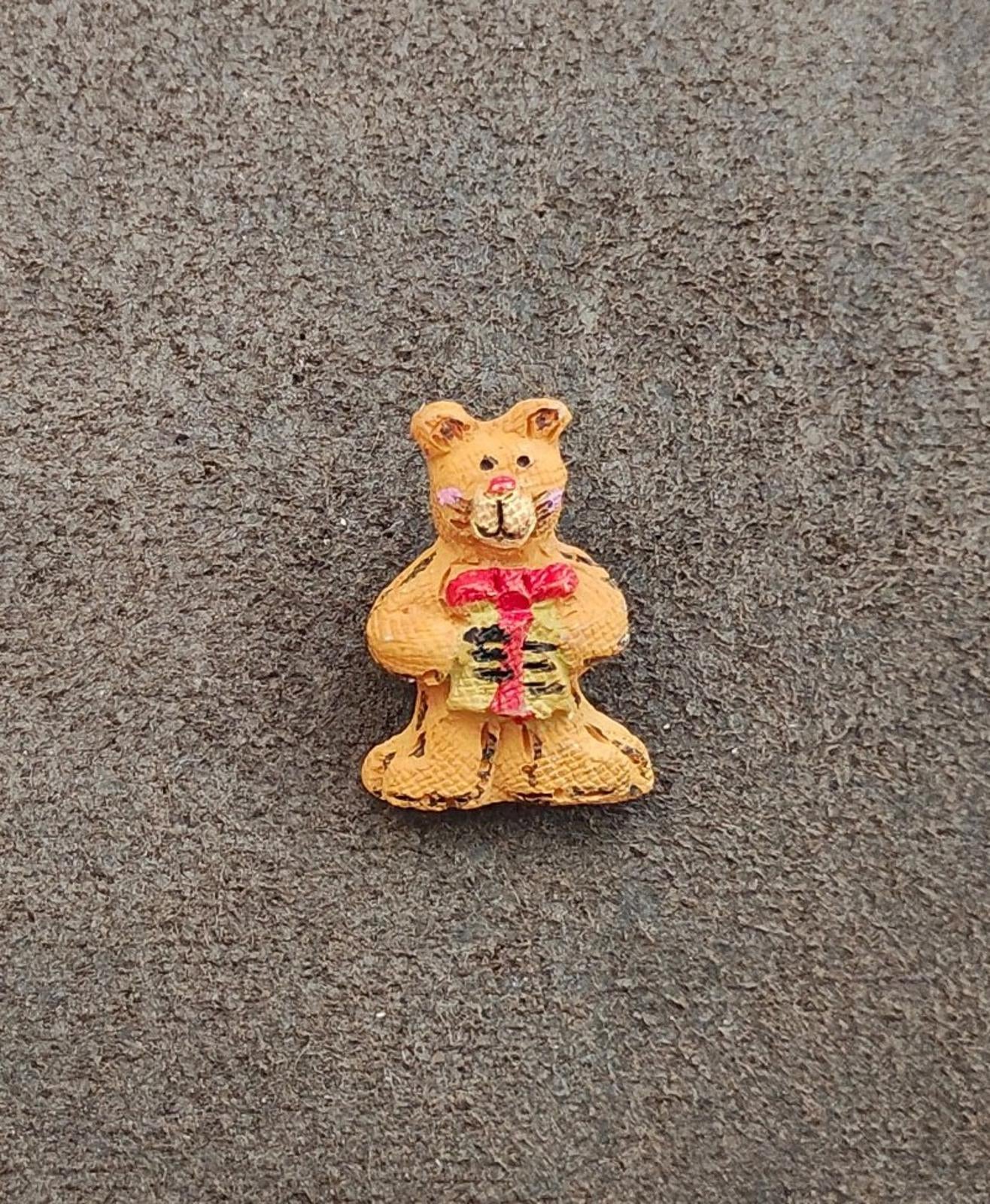 1980s Handpainted Textured Cat Holding a Christmas Present Brooch