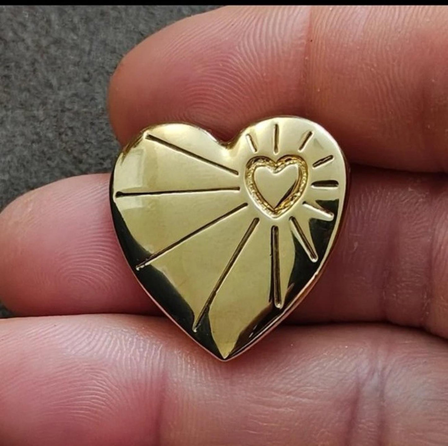 1990s Collectible Variety Club Gold Tone 3D Heart Pin/Brooch
