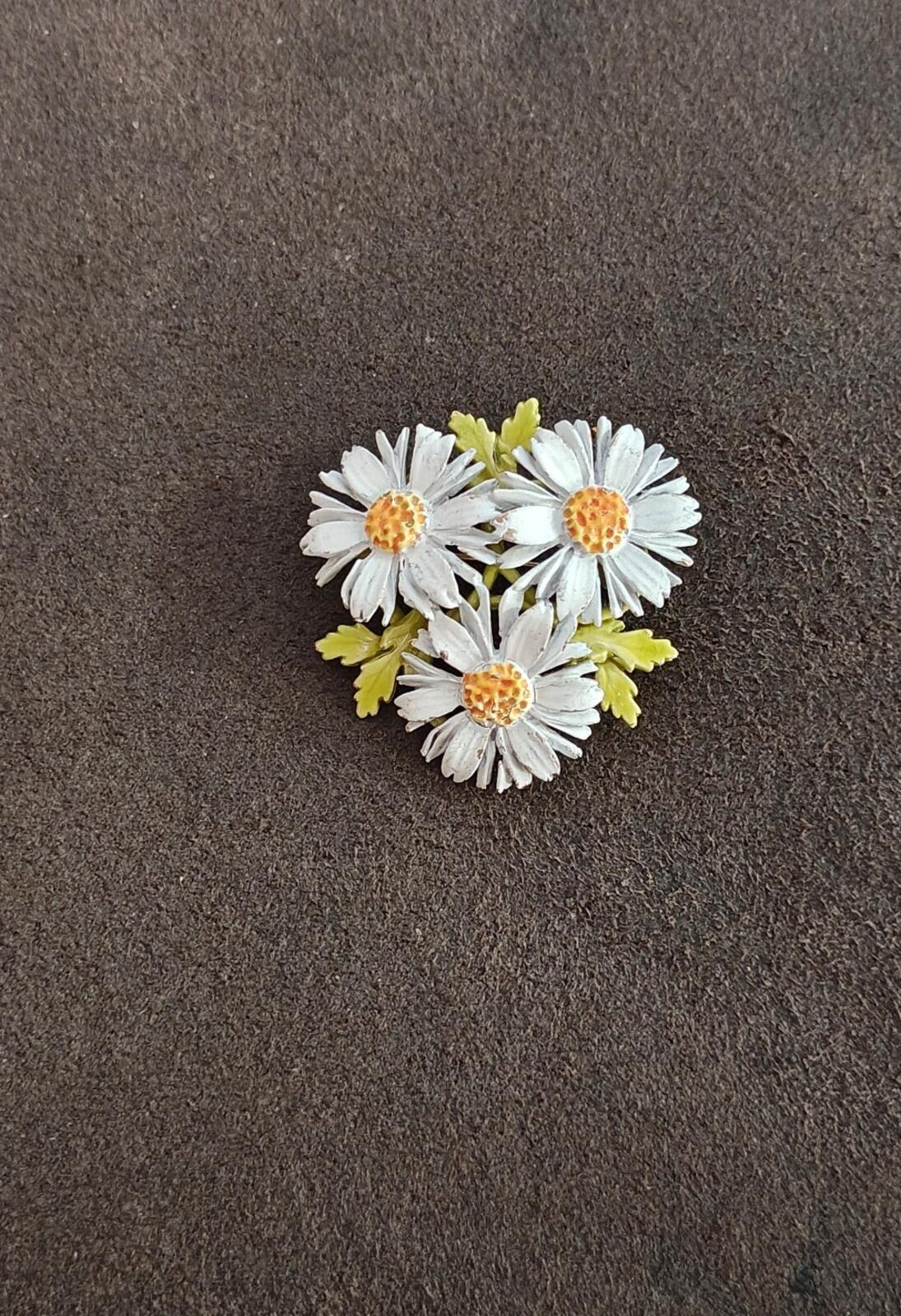 1960s Signed ART(Arthur Pepper) Gold Tone White Enamel Daisy Flower Brooch