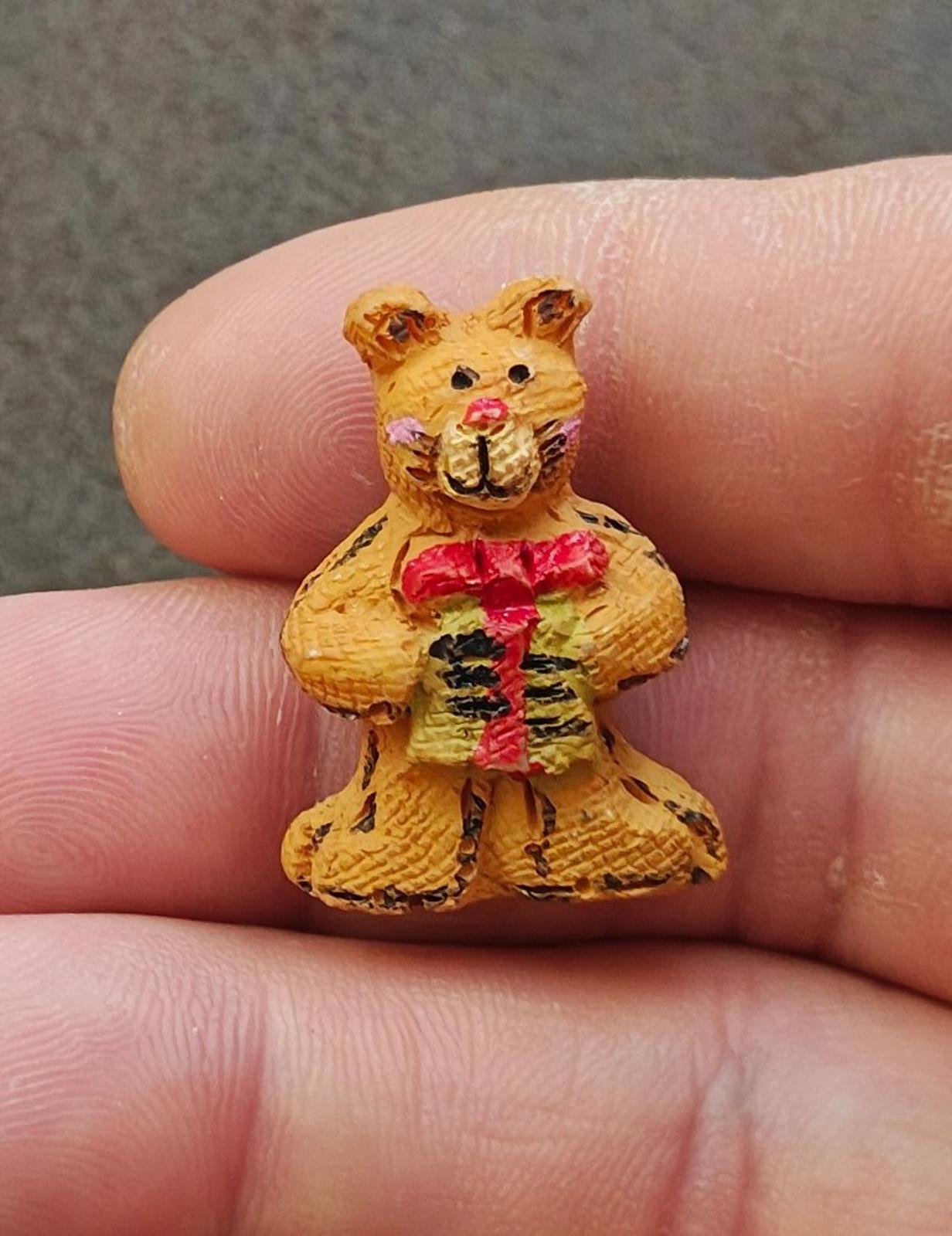 1980s Handpainted Textured Cat Holding a Christmas Present Brooch
