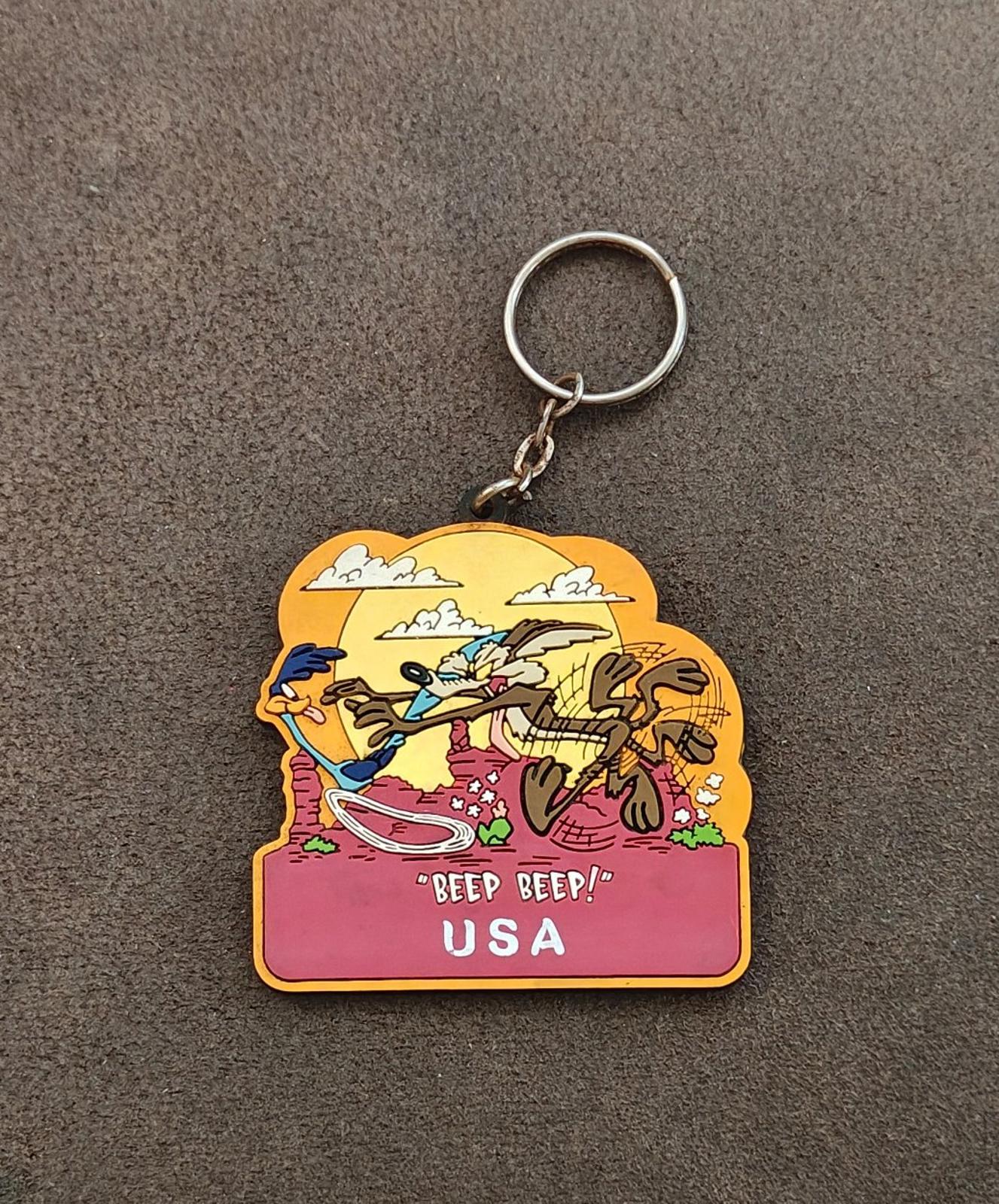 1997 Looney Tunes Wile E. Coyote & the Road Runner Keychain