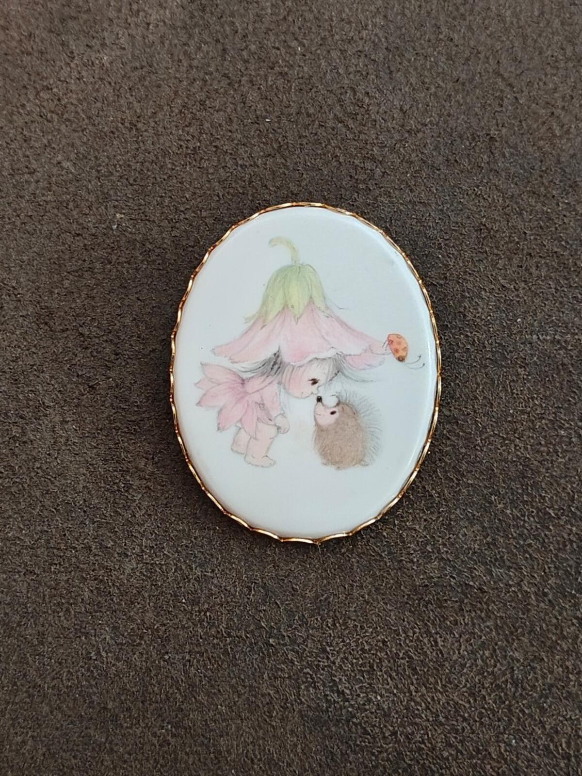 Super Cute 1970s Rare Hallmark Pixie Girl Cameo Gold Tone Brooch