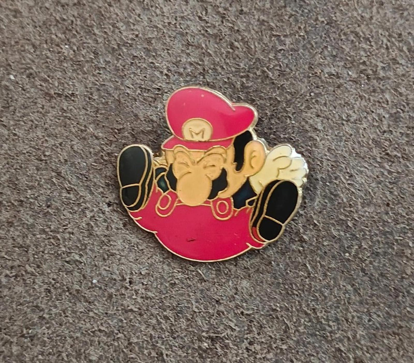 1988 Nintendo Super Mario Bros. Gold Tone Enamel Pin