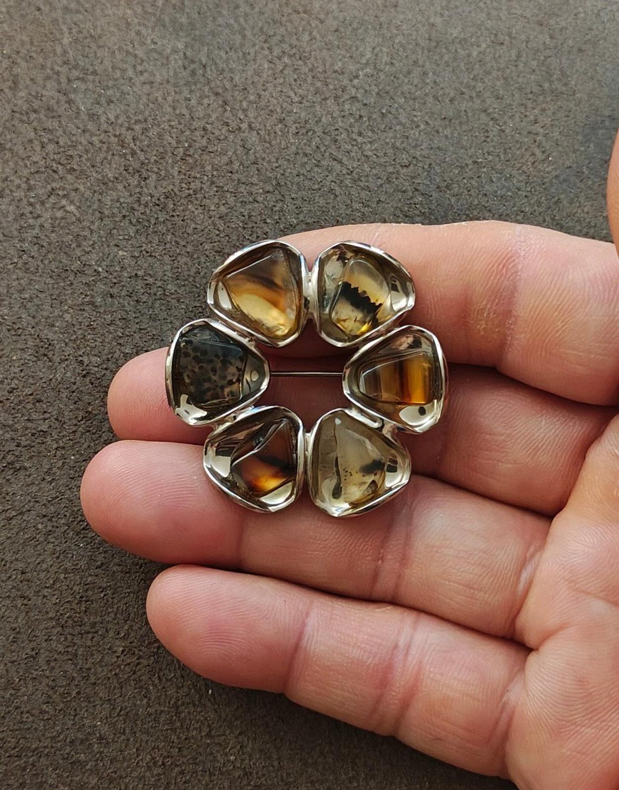 1980s Gold Tone Circular Brooch Featuring Six Individual Pieces of Agate Stones