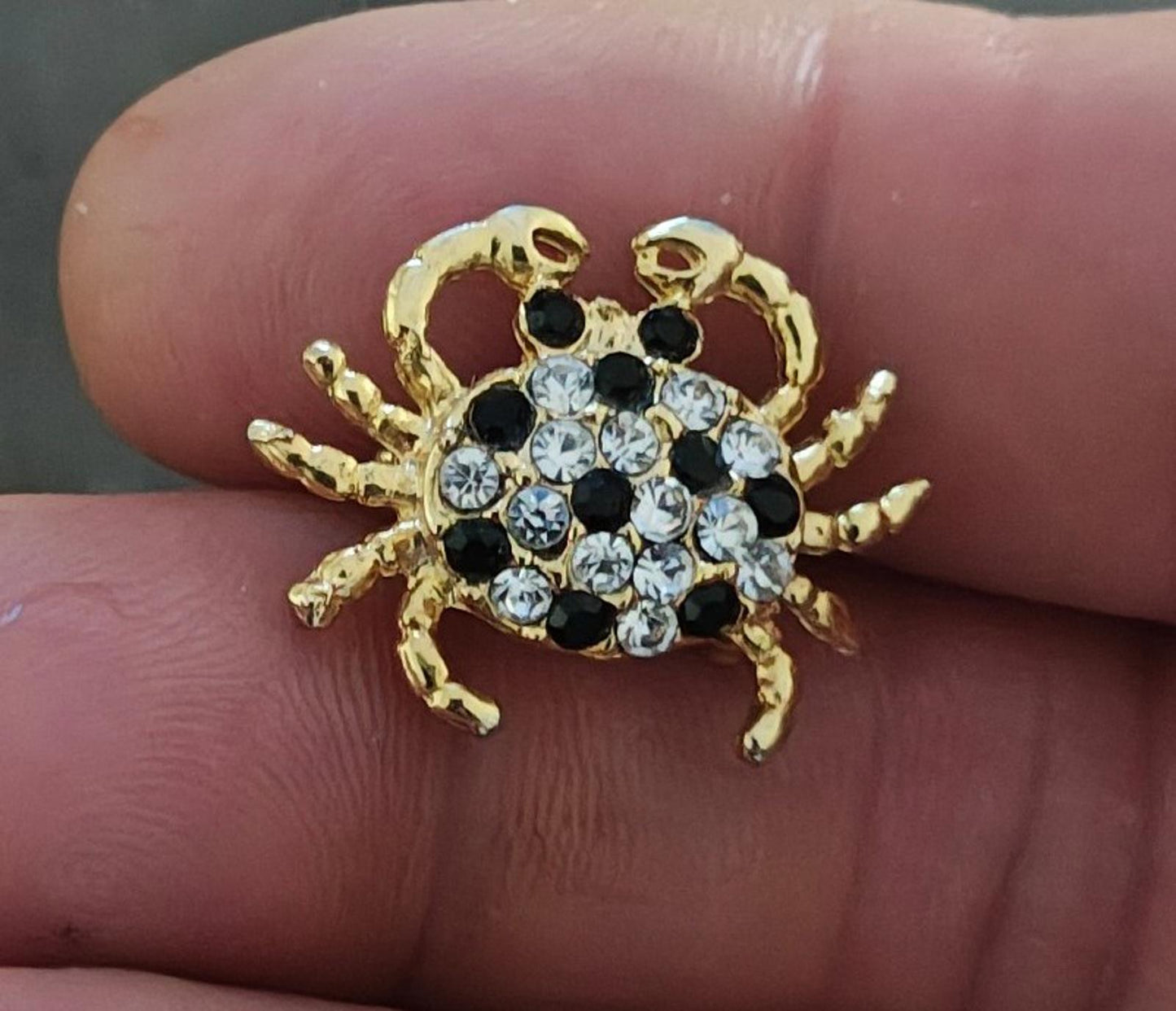 1980s Vintage Gold Tone With Sparkly Clear & Black Rhinestones/Stones Crab Pin