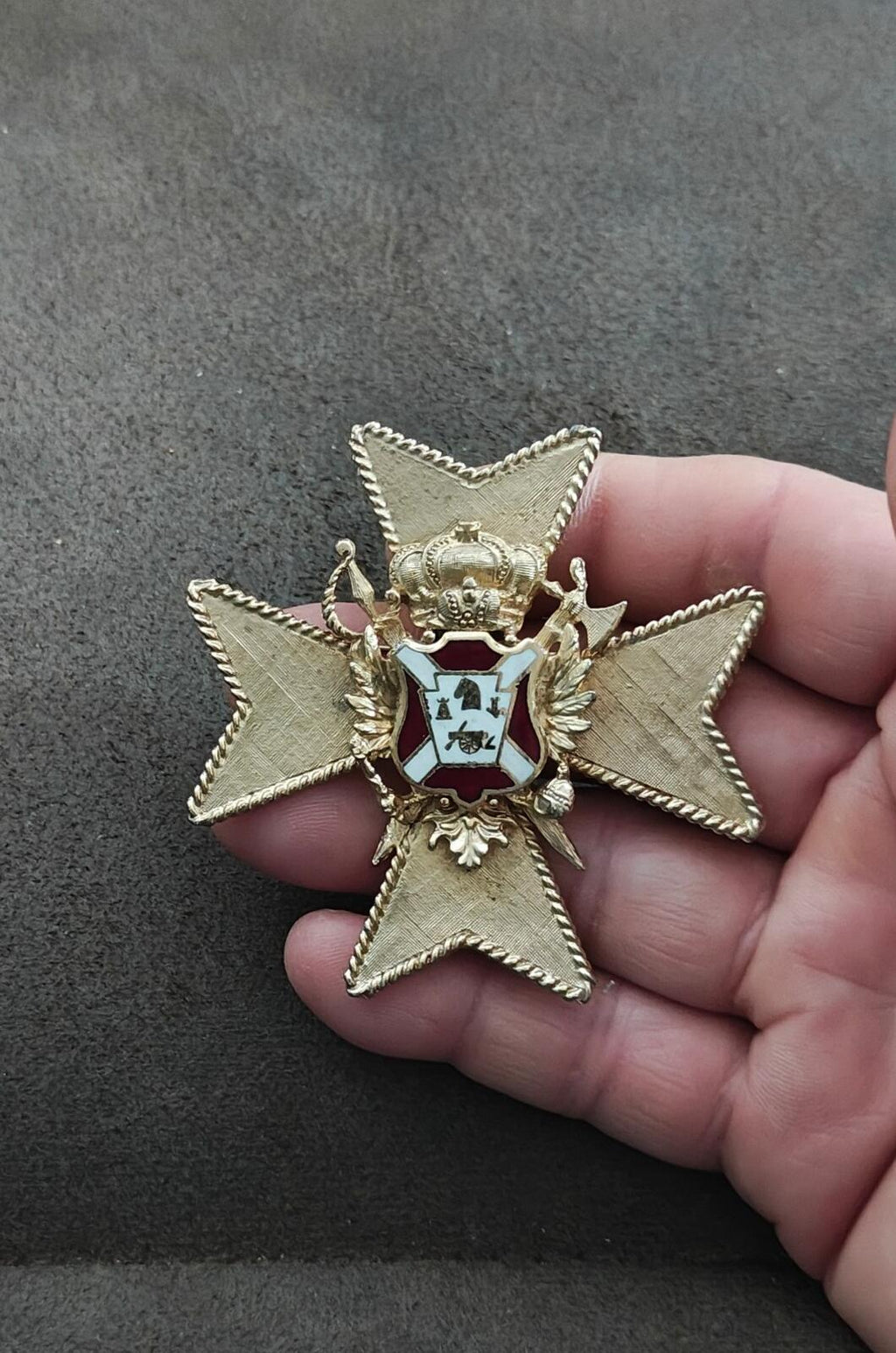 1950s Rare Coro Gold Tone With Red & White Enamel Heraldic Shield Brooch
