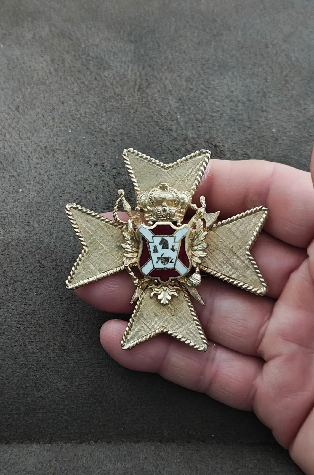 1950s Rare Coro Gold Tone With Red & White Enamel Heraldic Shield Brooch