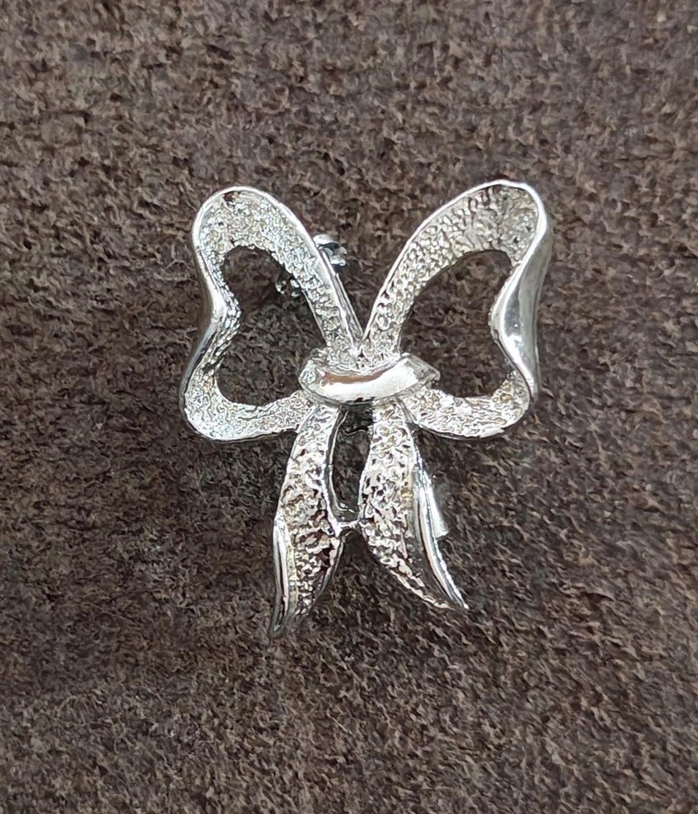 1970s Vintage Signed Gerry's Silver Tone Bow Shaped Brooch Pin