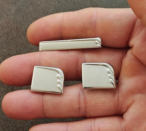 Silver tie bar and cufflinks set with rectangular art-deco pattern on fronts