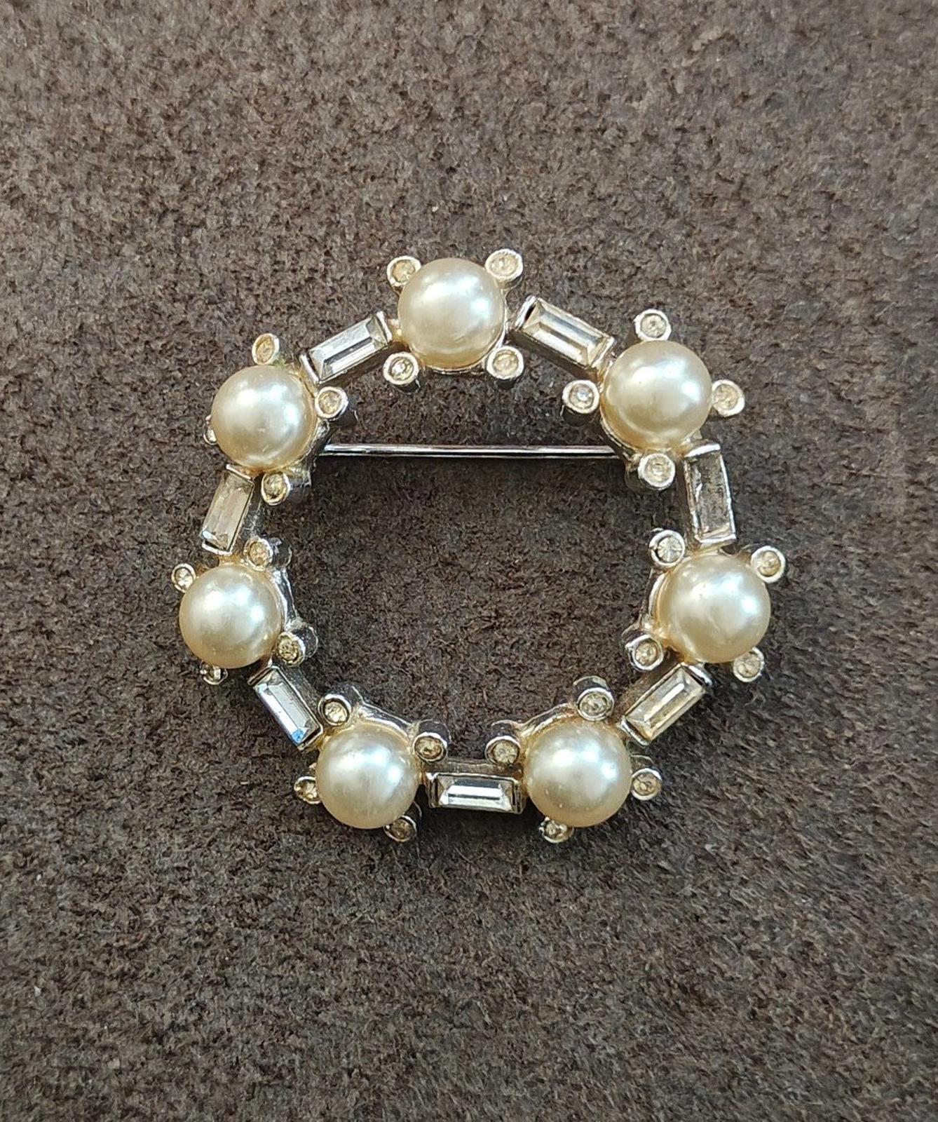 1960s Silver Tone With Faux Pearls Clear Rhinestones Circle Brooch Pin