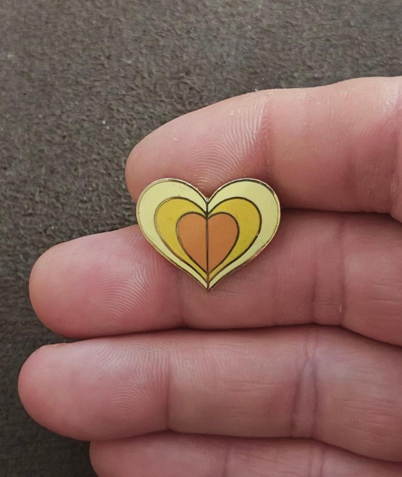 1970s Gold Tone Retro Enamel Heart Pin