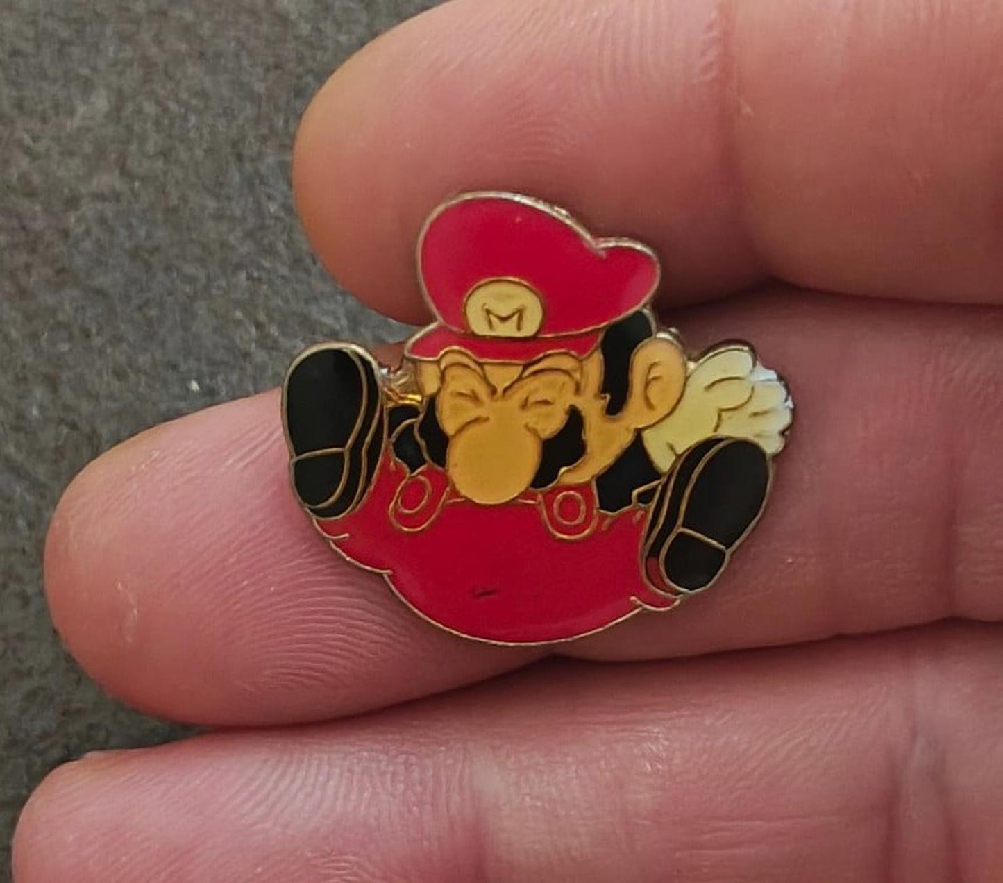 1988 Nintendo Super Mario Bros. Gold Tone Enamel Pin