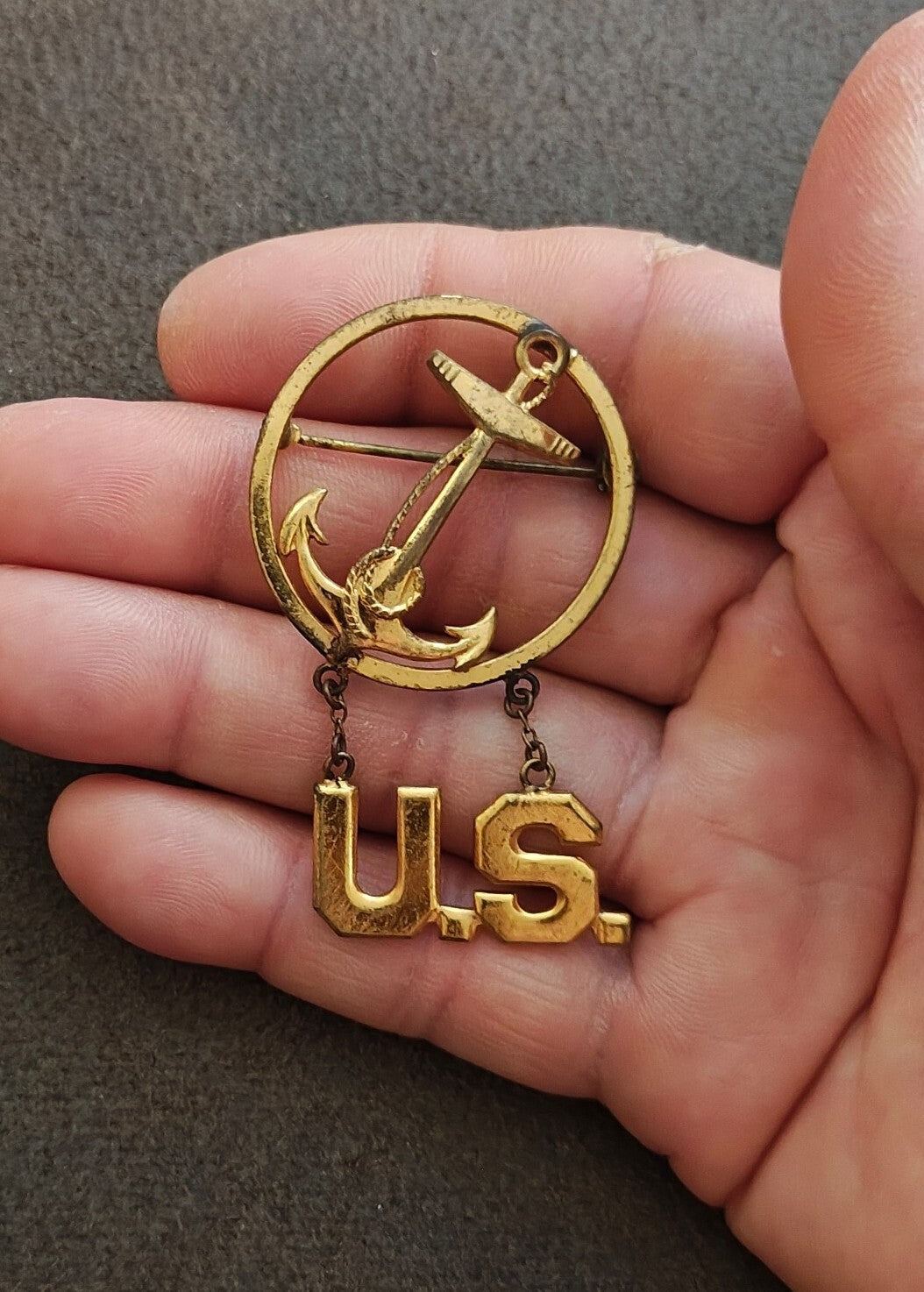 1940s WWII US Navy Gold Tone Anchor & Hanging U.S. Letters Sweetheart Pin.