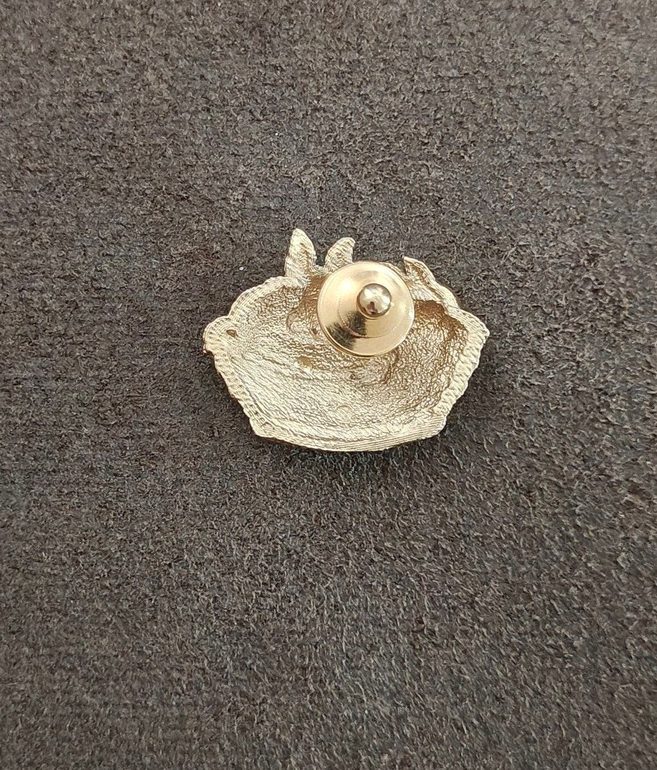 1990 Avon Basket of Love Featuring Two Bunnies In a Basket Gold Tone Brooch
