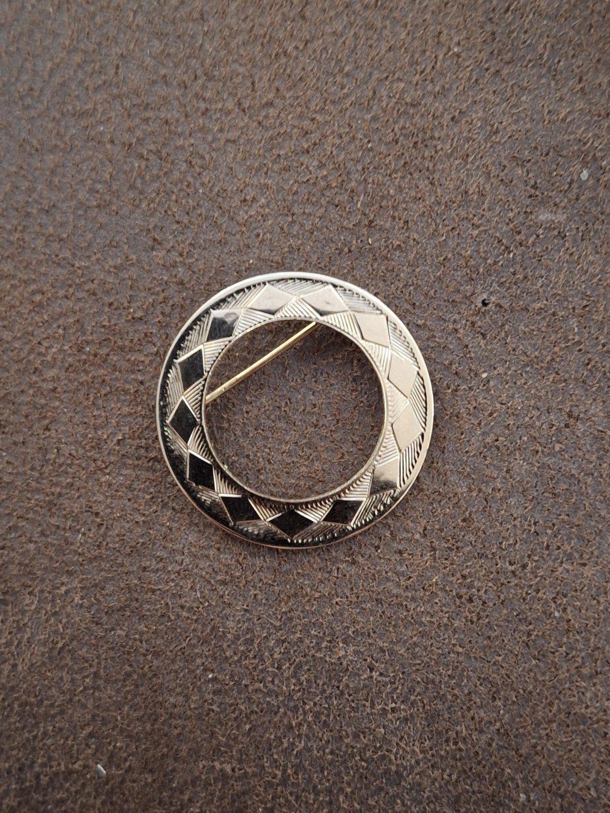 80s Goldtone Circle Eternity Diamond Shapes and Etchings Pin Brooch