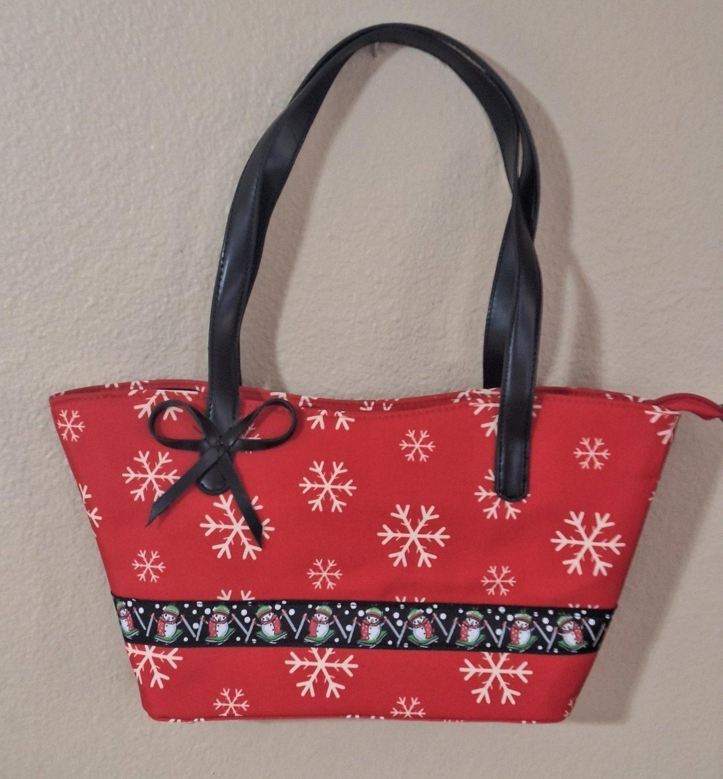 Classic Christmas Snowman With Snowflakes Red Green White Black Handbag