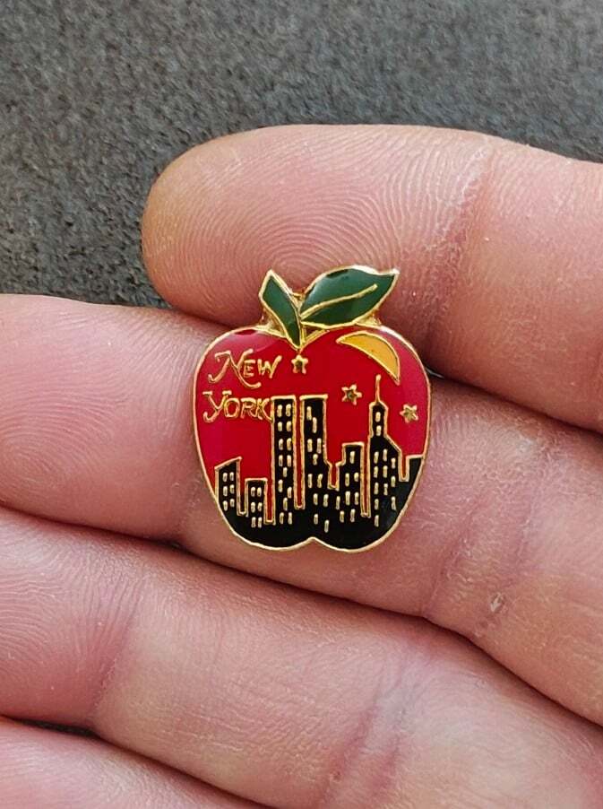 1980s CMI New York City, The Big Apple Pin